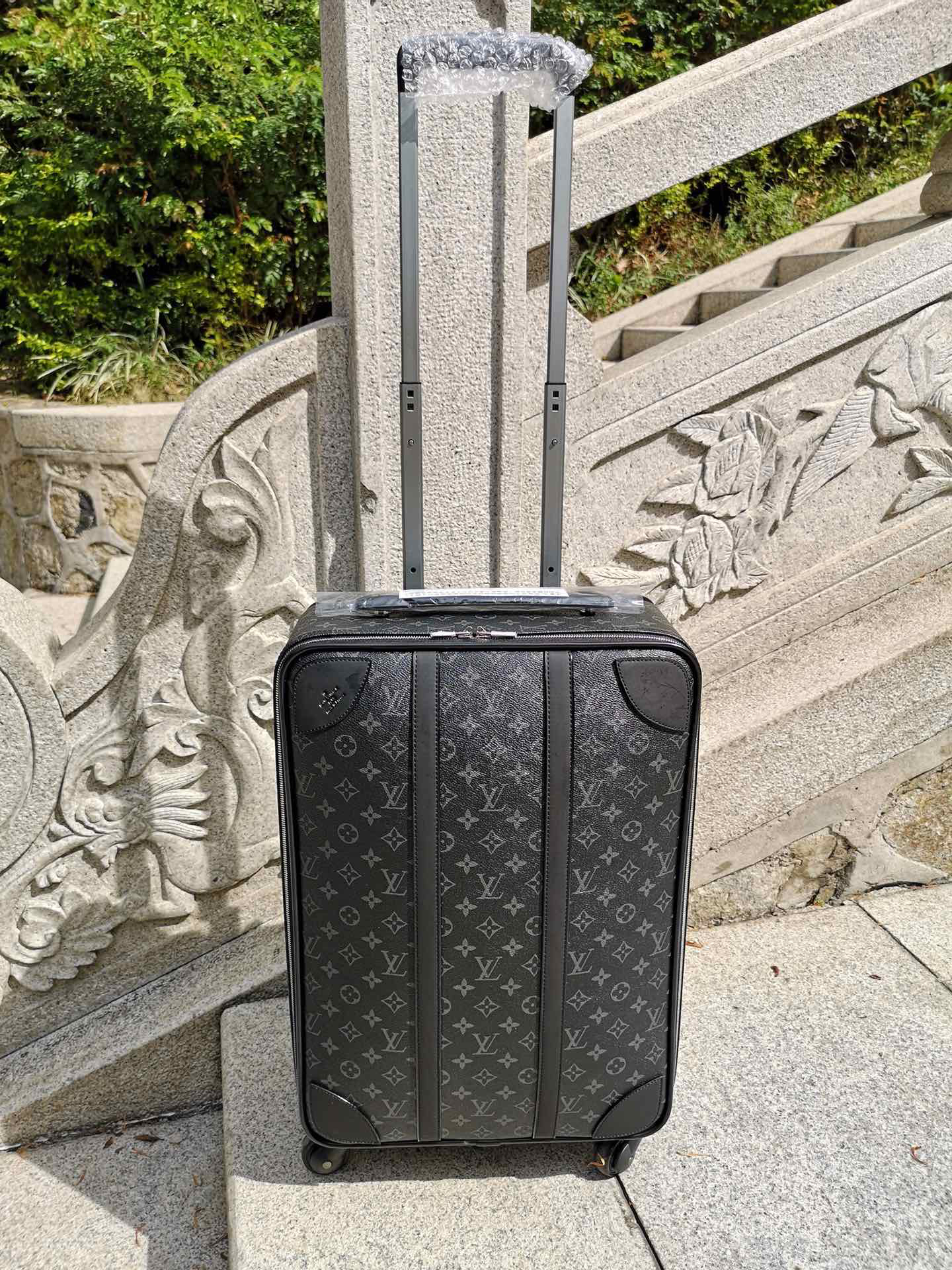 LV luggage-88