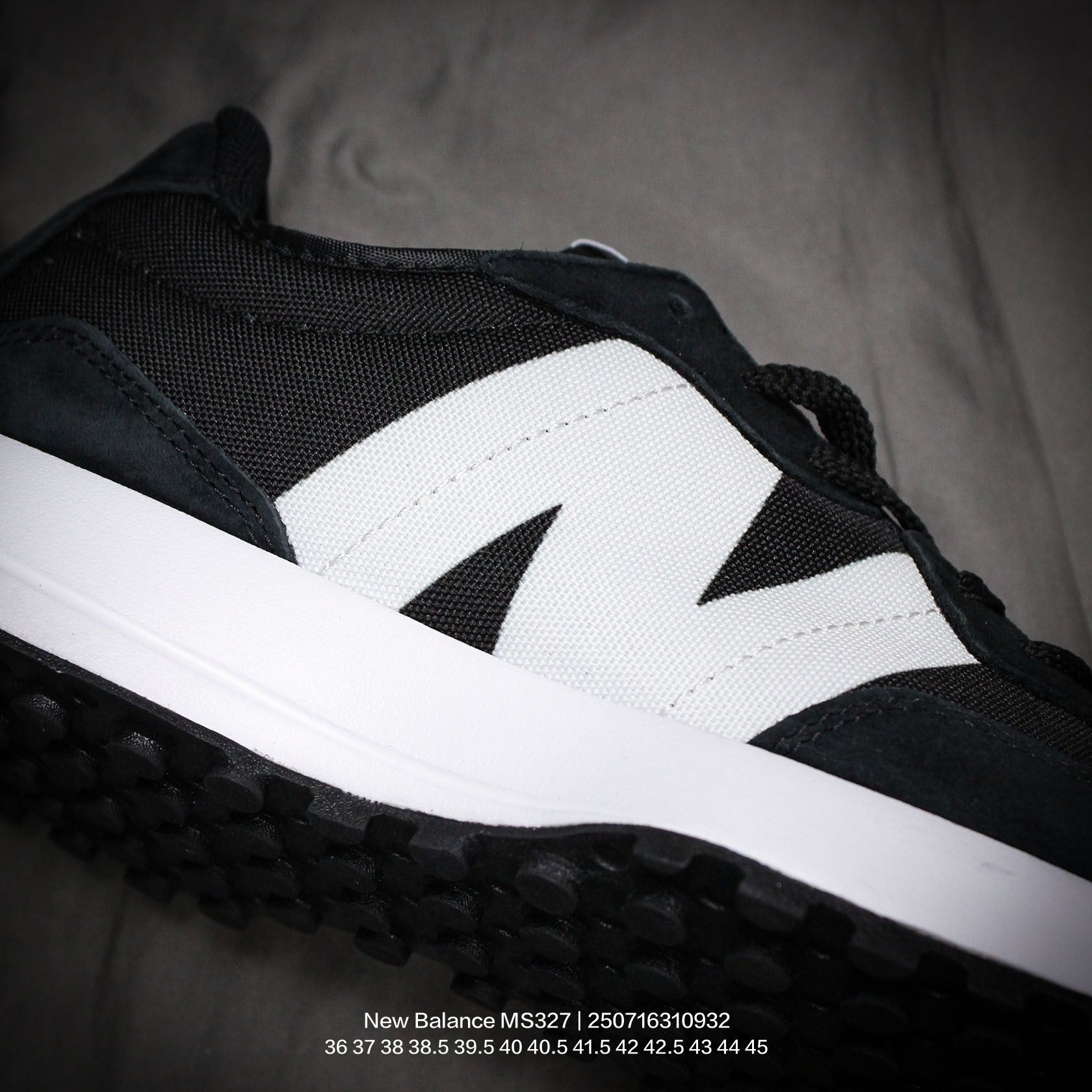 New Balance Sneakers-305