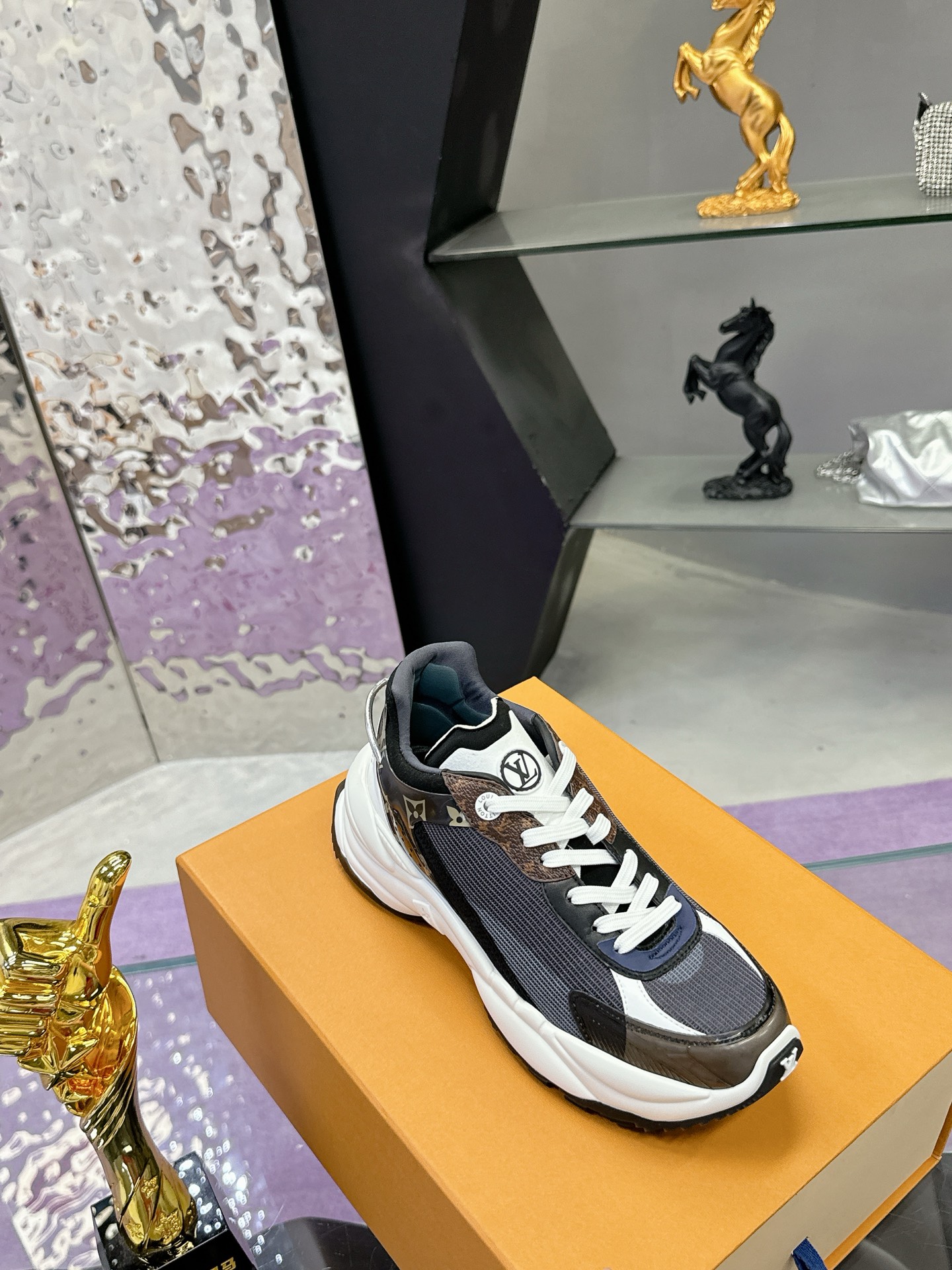 Lv Sneakers-204