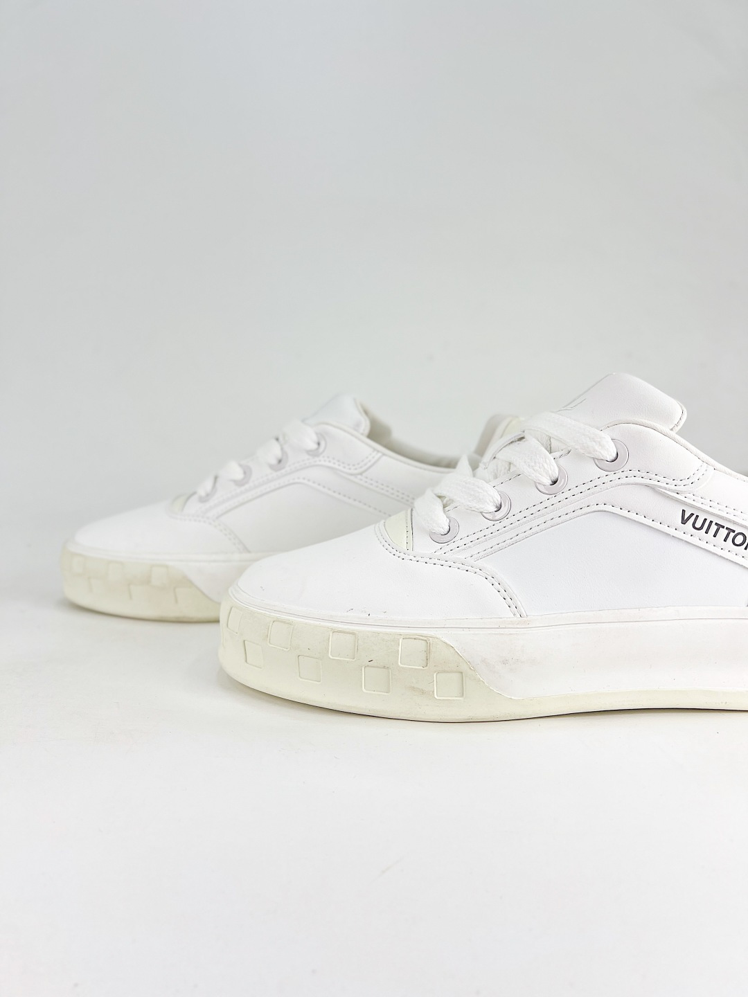 Lv Sneakers-163