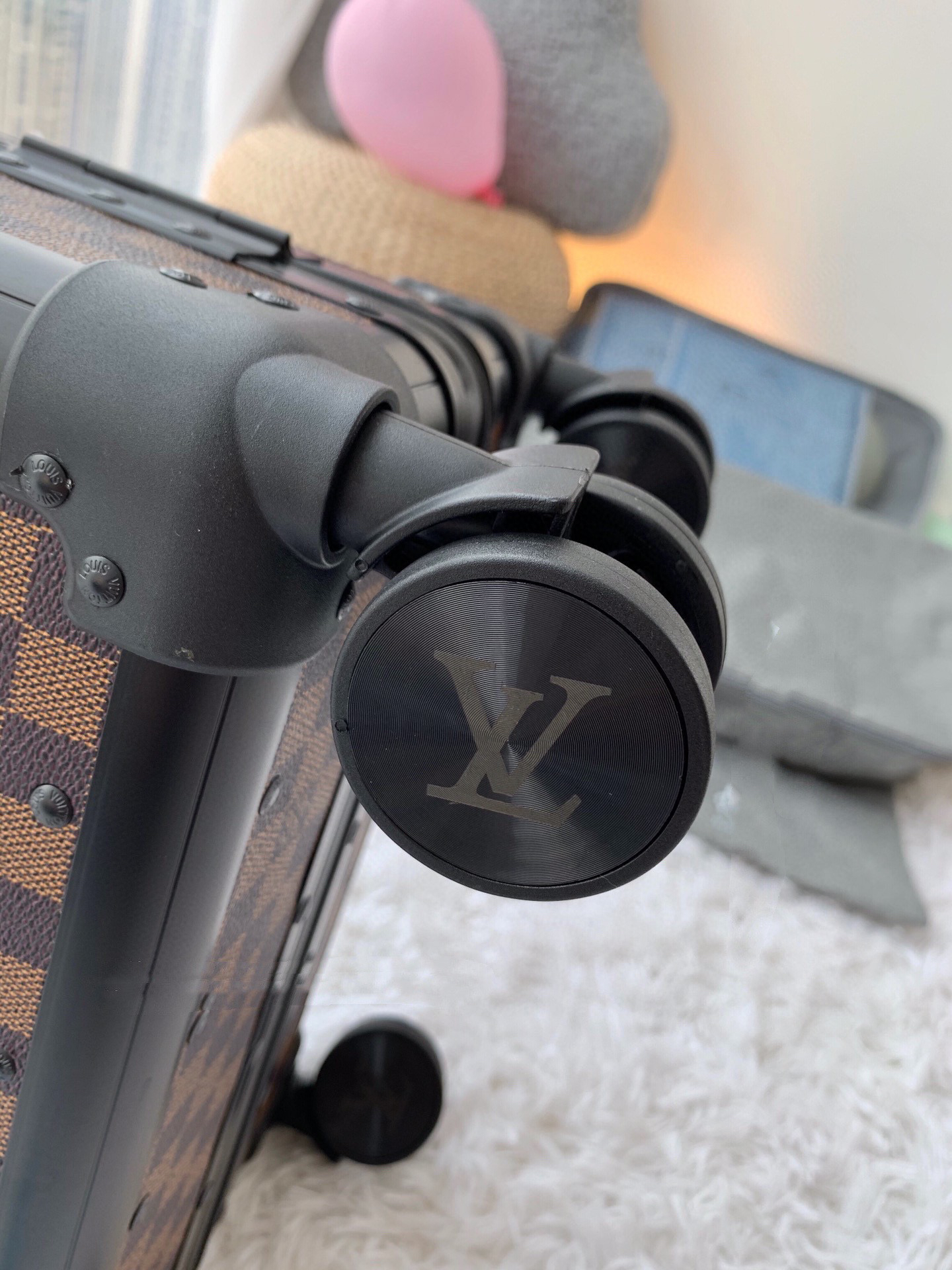 LV luggage-104