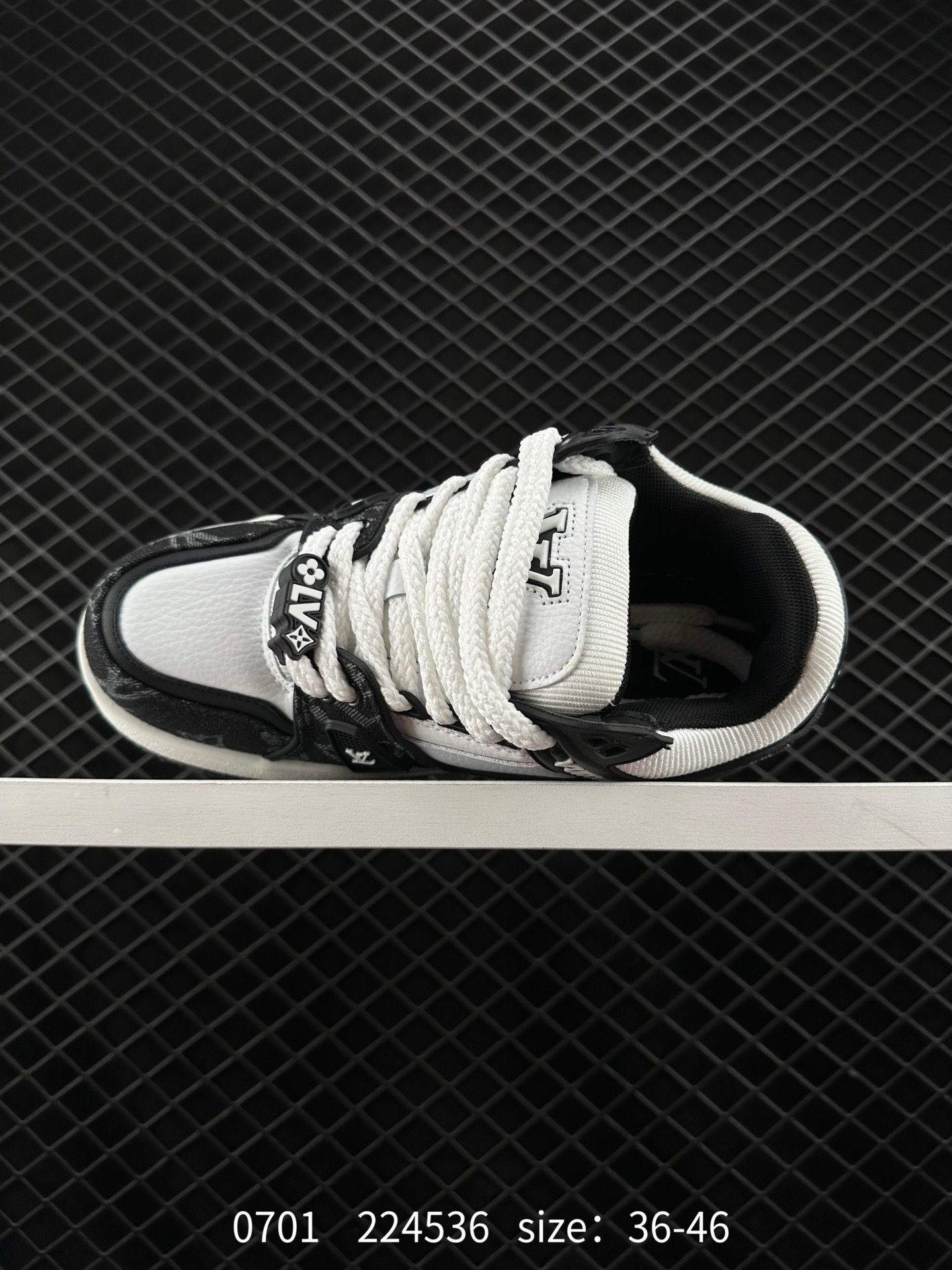 Lv Sneakers-90