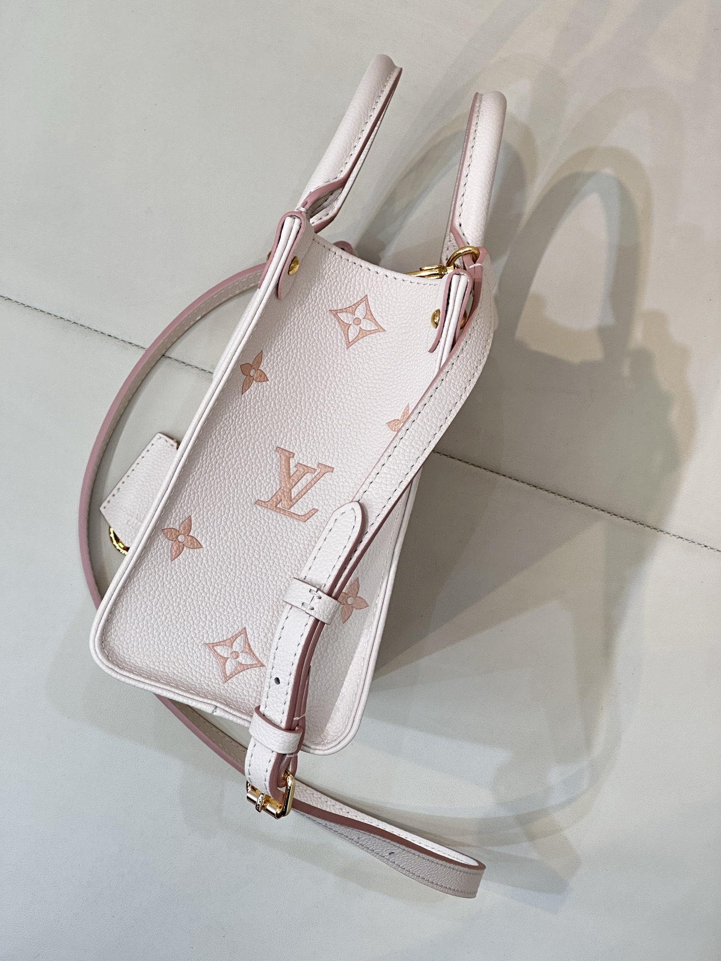 Louis Vuitton Hot New Product-102
