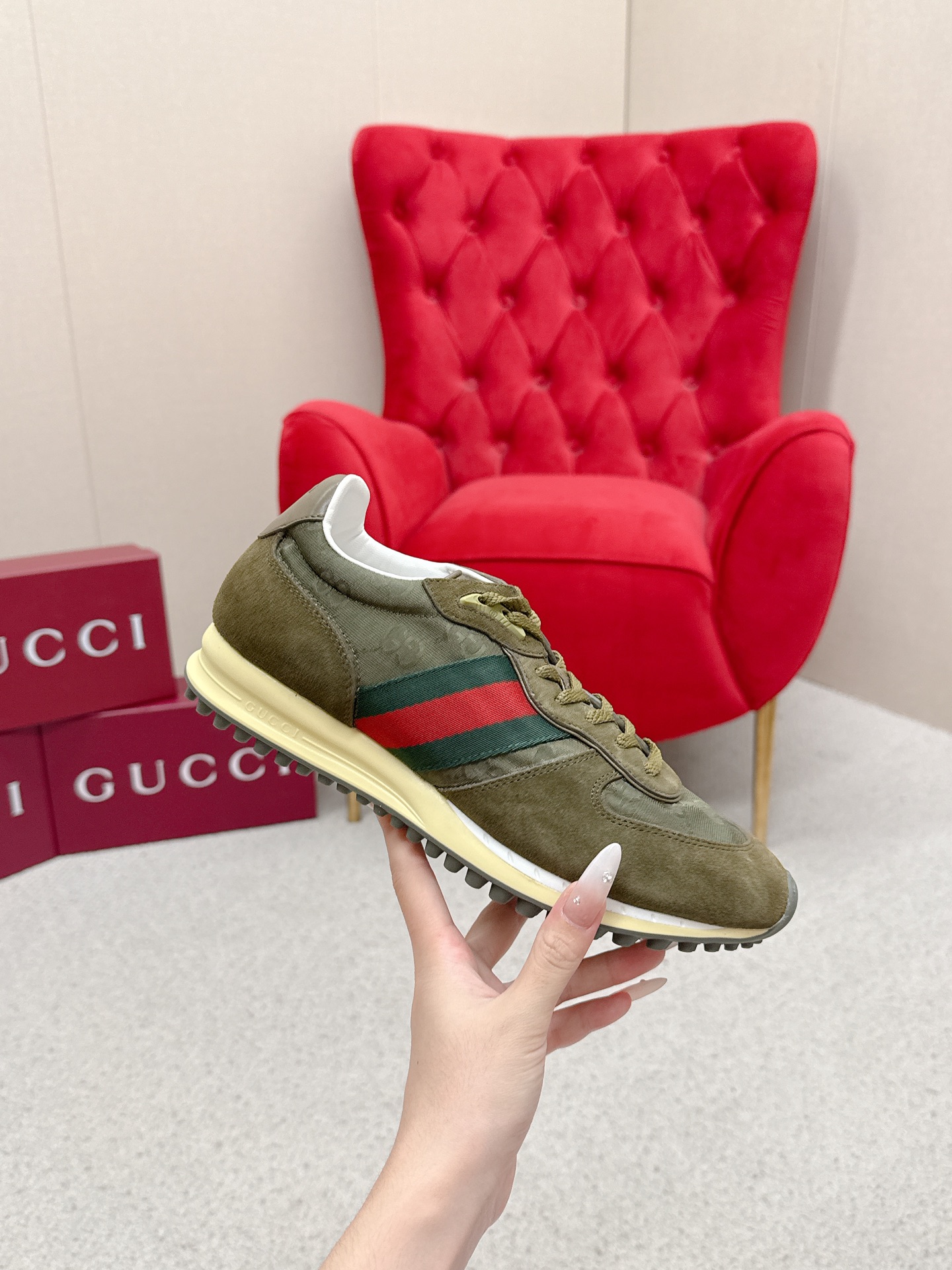 Gucci Sneakers-184