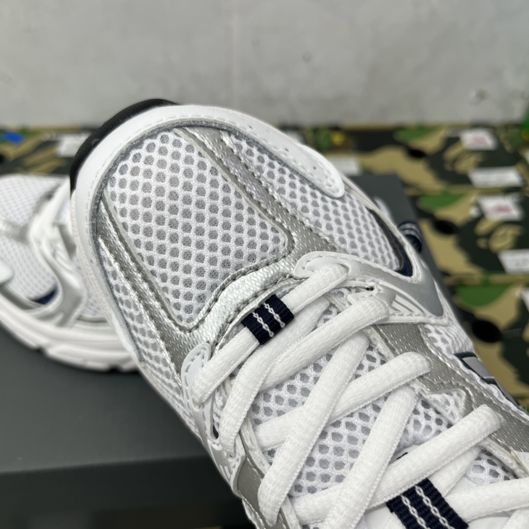 New Balance Sneakers-158