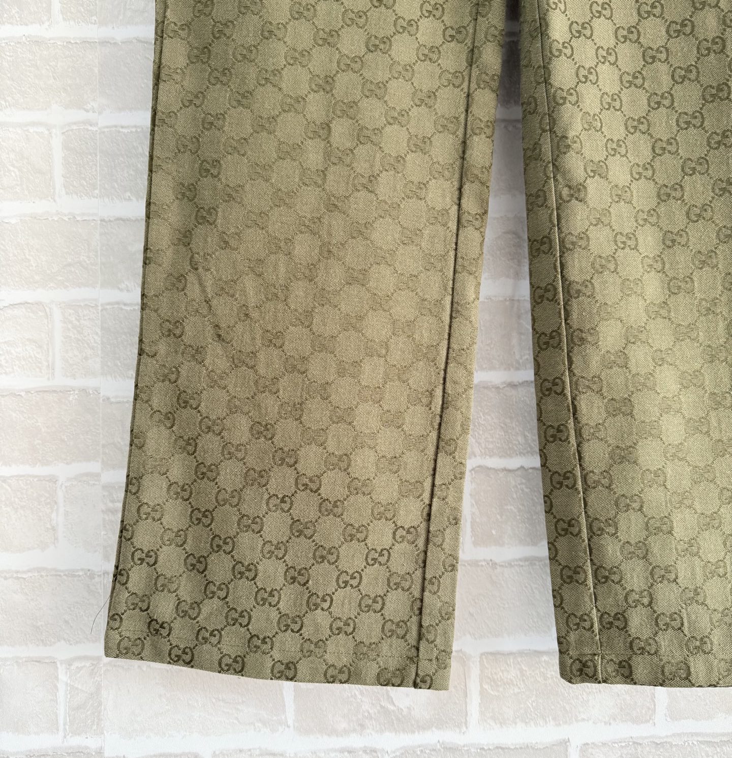 Gucci Clothing-119