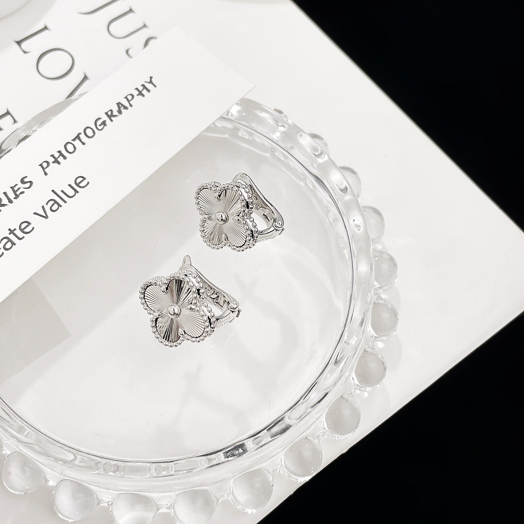 Van Cleef & Arpels earring-114