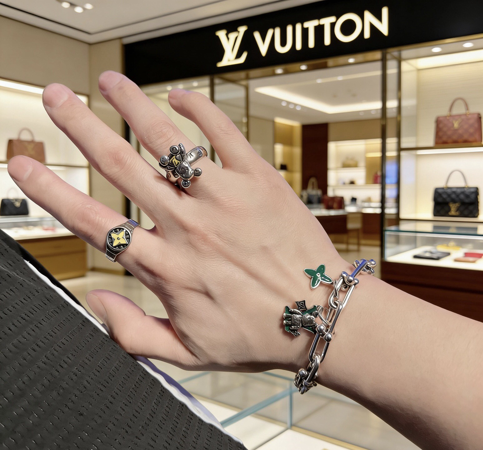 LV ring-9