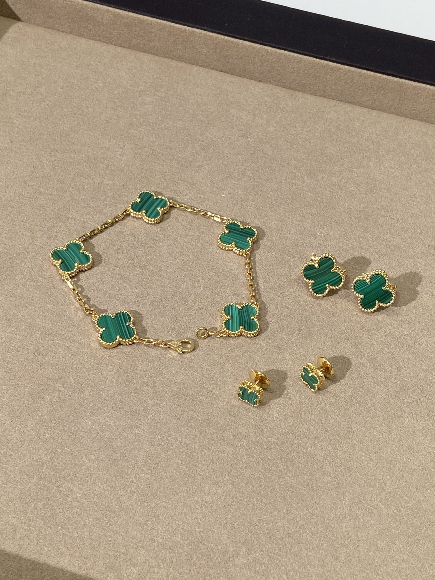 Van Cleef & Arpels Bracelet-96