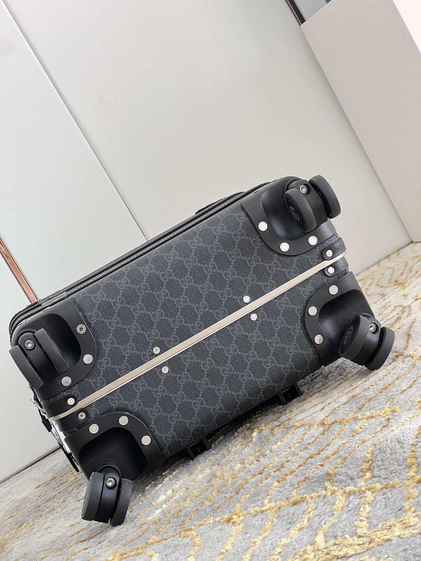 Gucci luggage-6