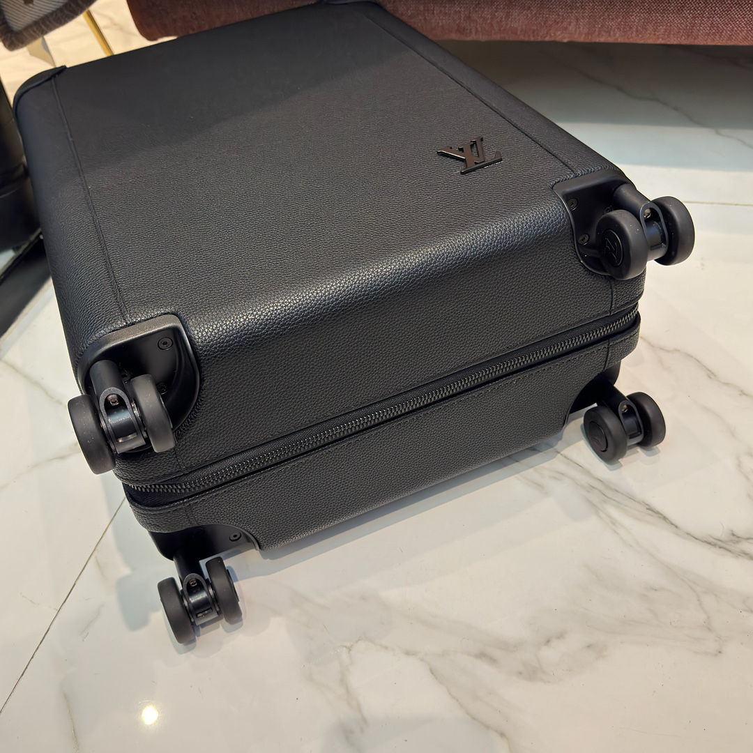 LV luggage-75
