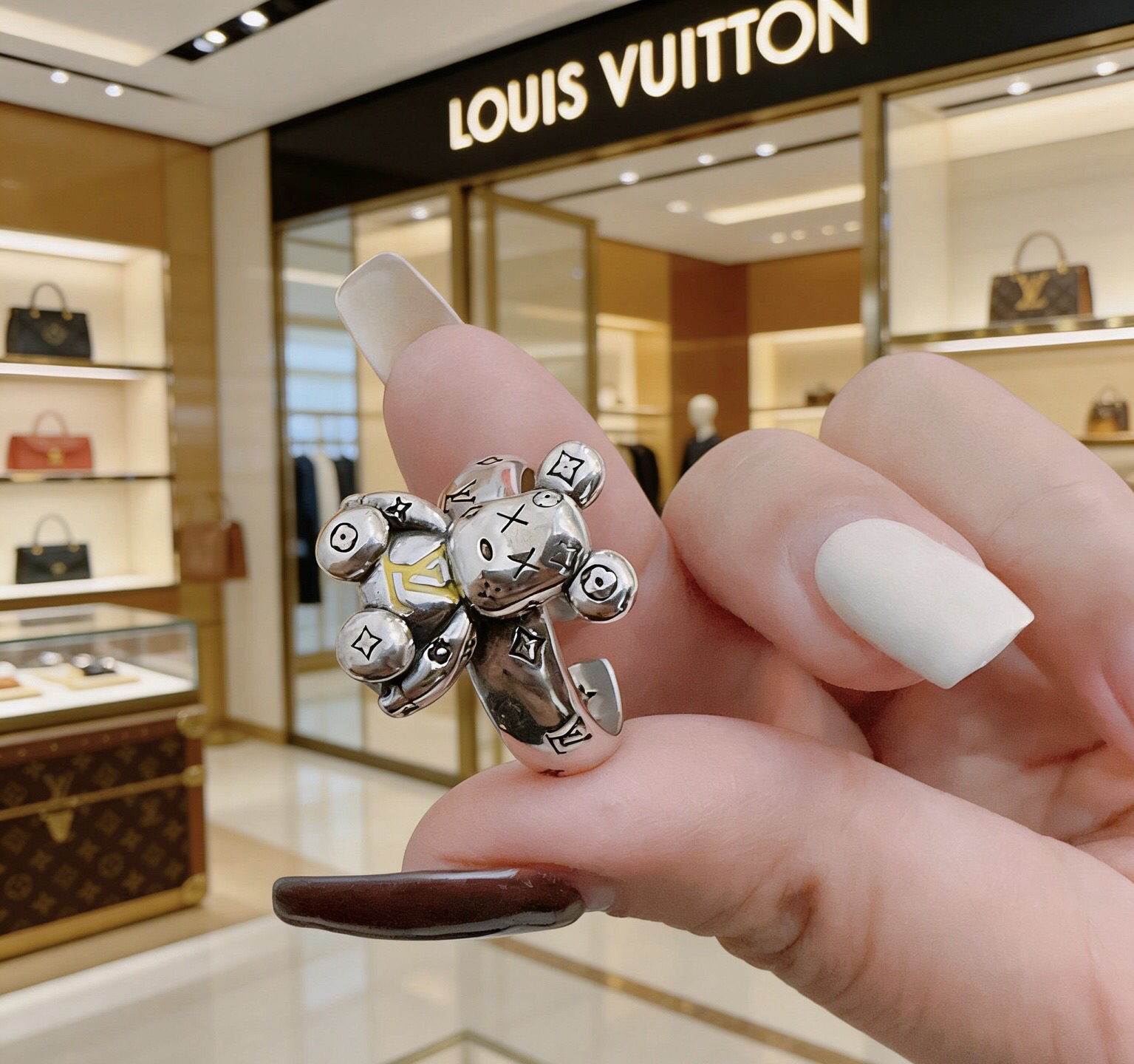 LV ring-9