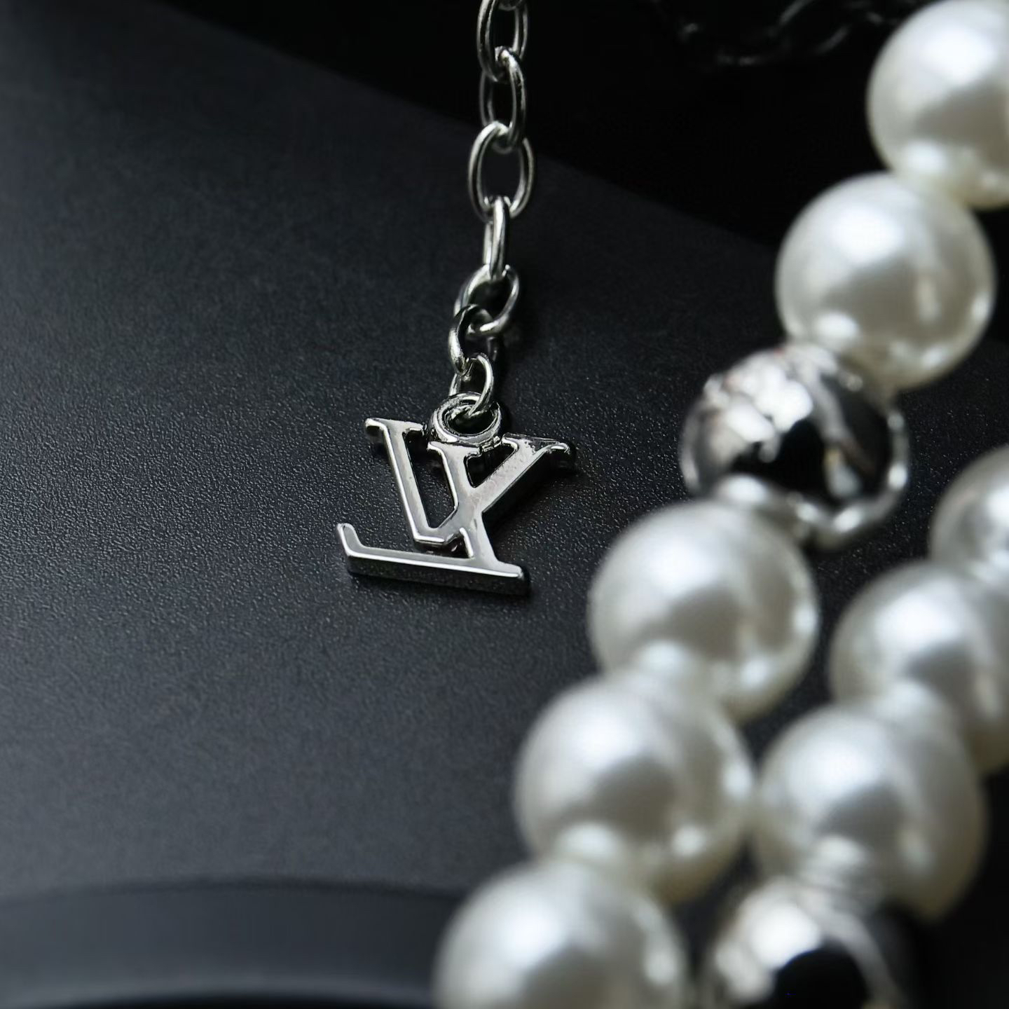 LV necklace-31