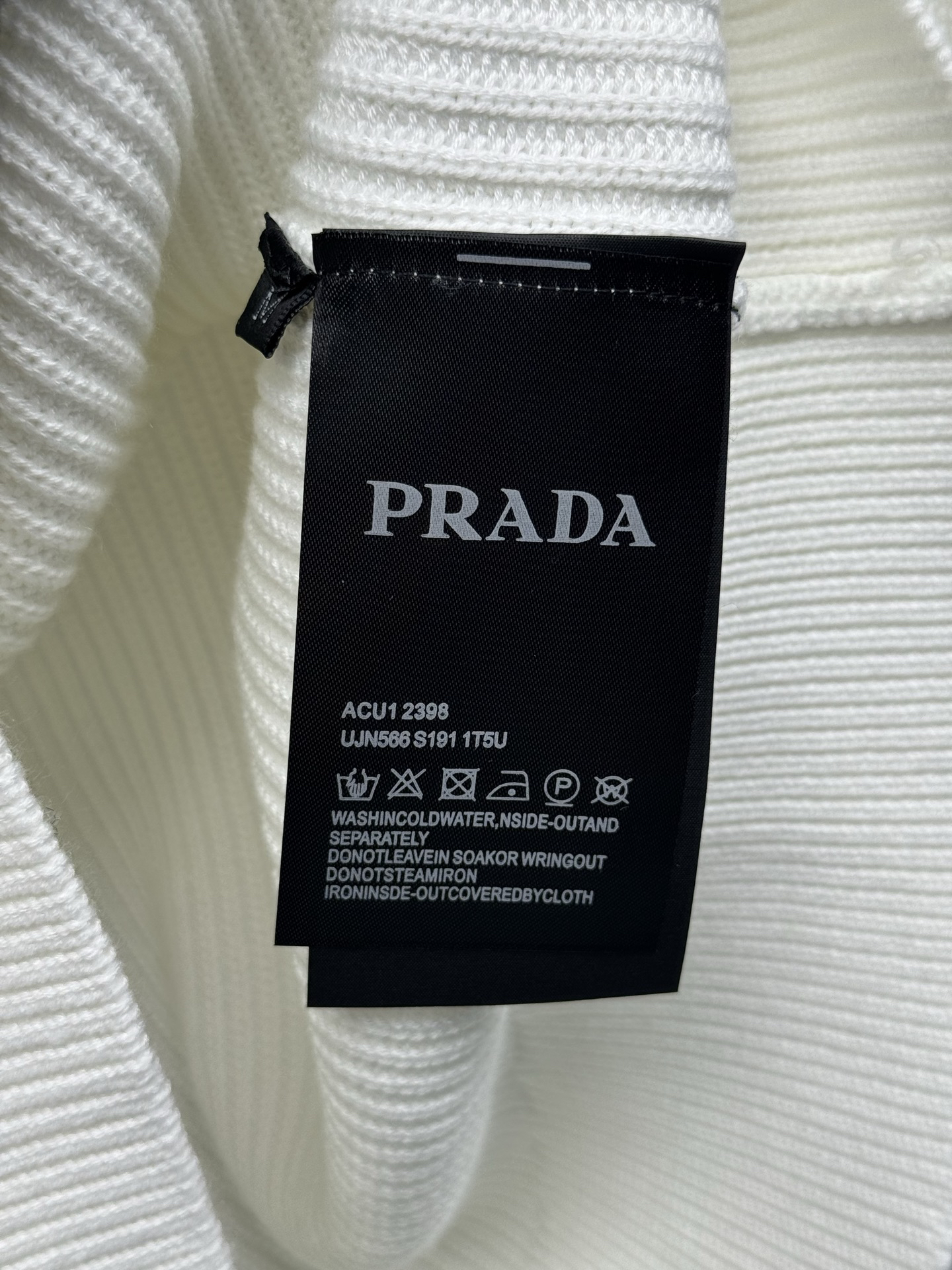 Prada Clothing-284