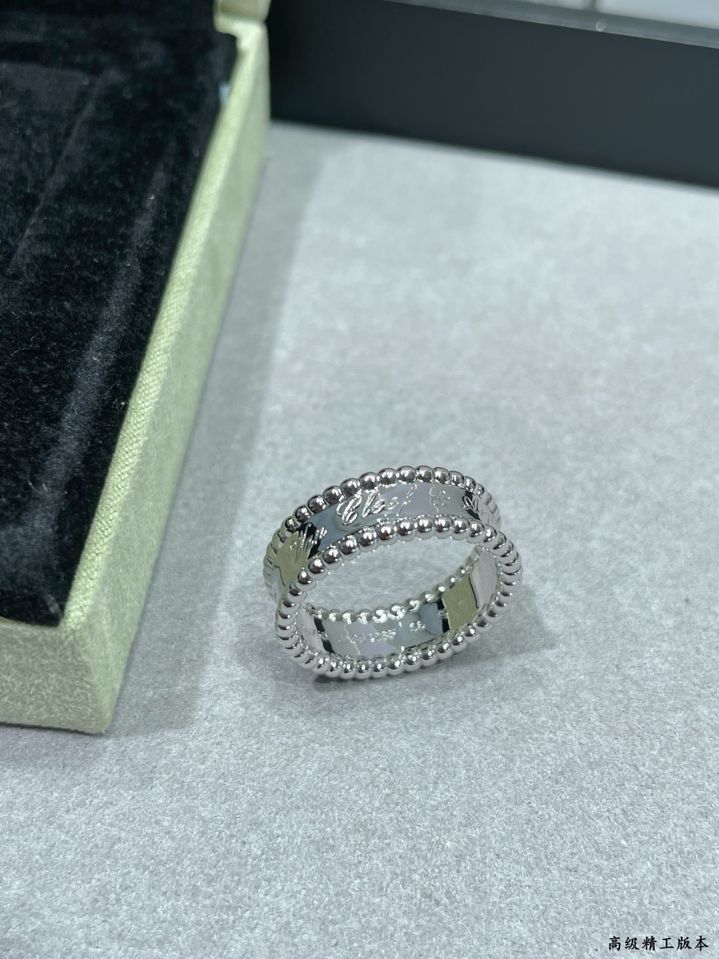 Van Cleef & Arpels ring-40