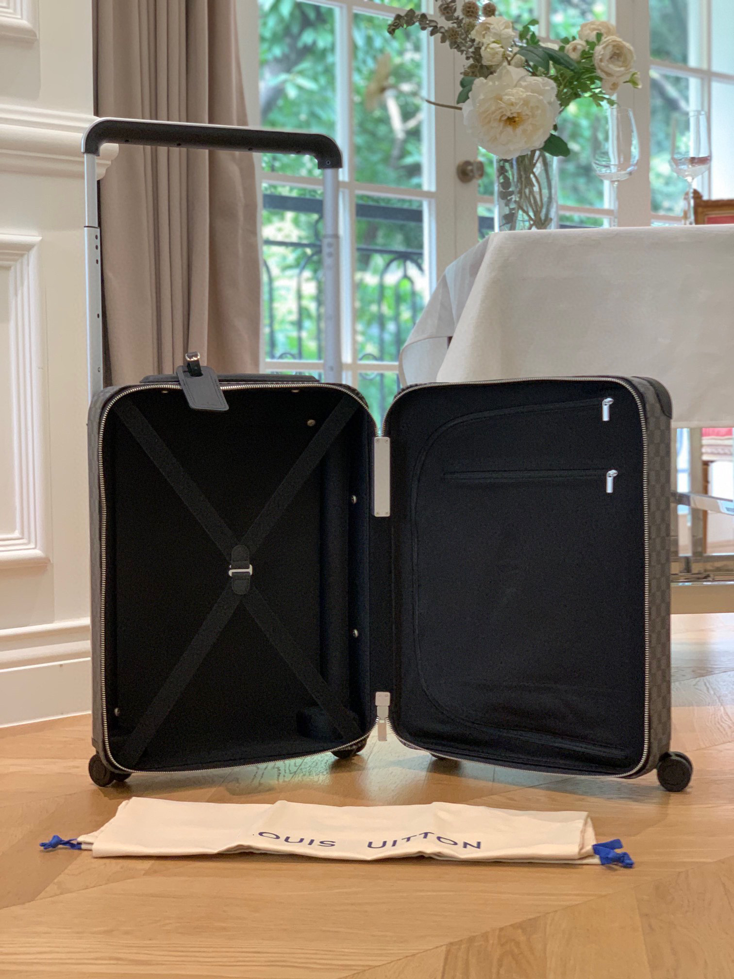 LV luggage-13