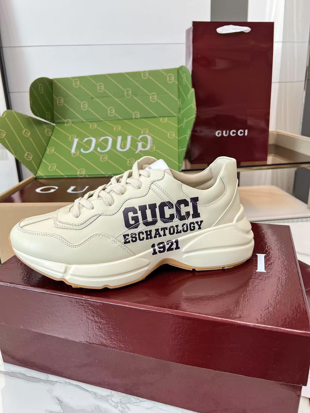 Gucci Sneakers-185