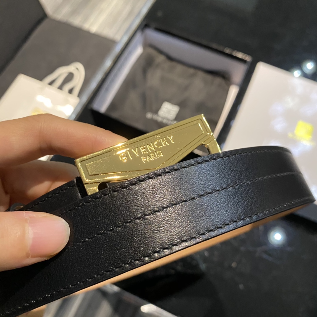 Givenchy belt-110
