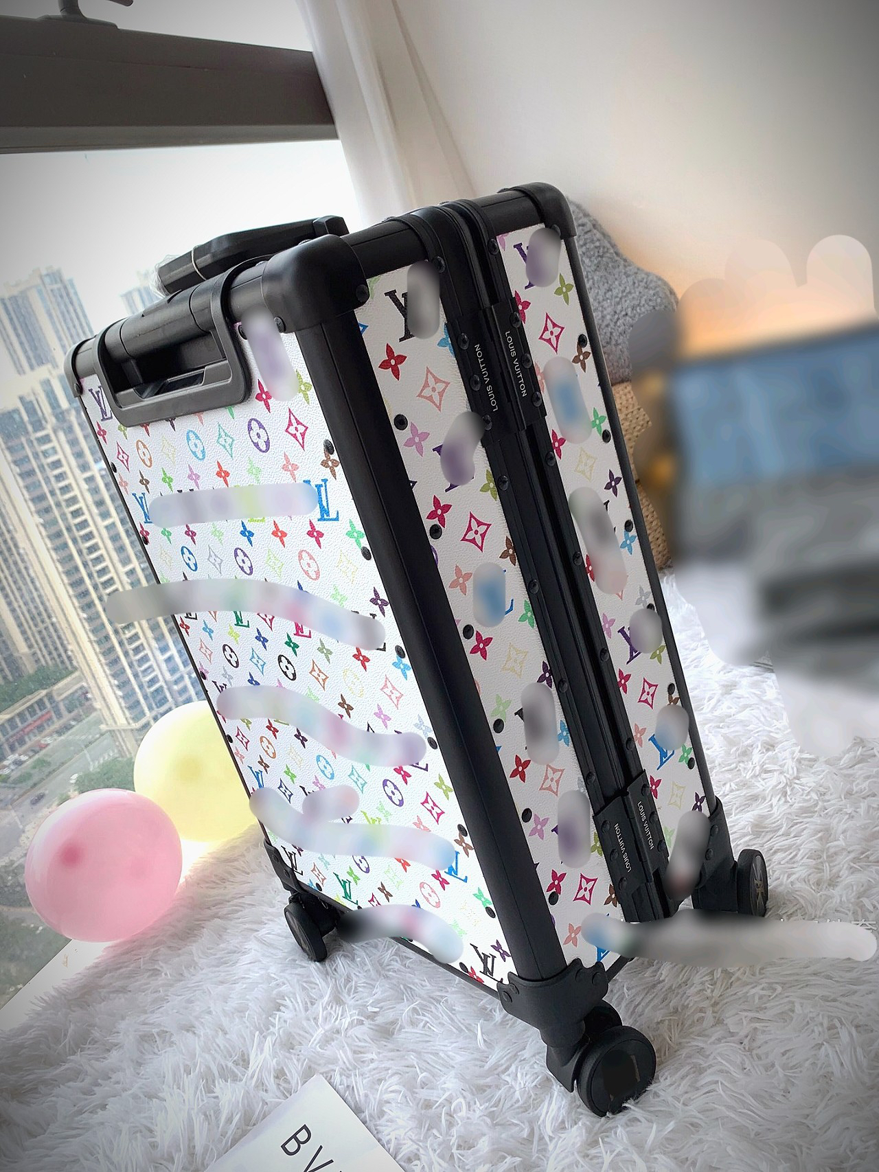 LV luggage-98