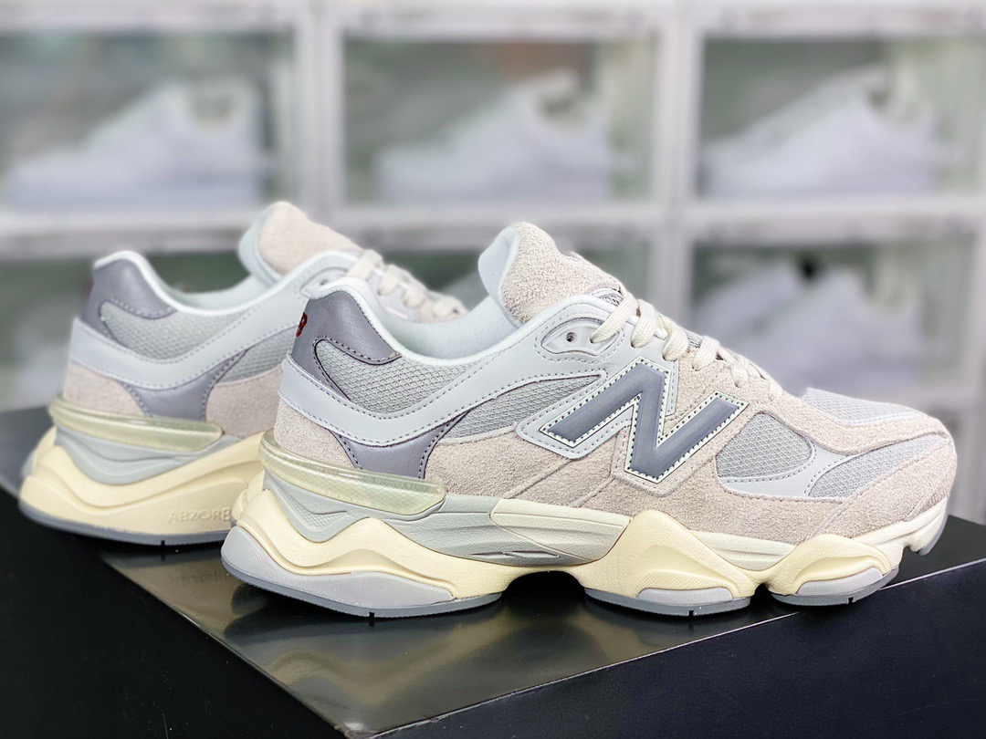 New Balance Sneakers-105