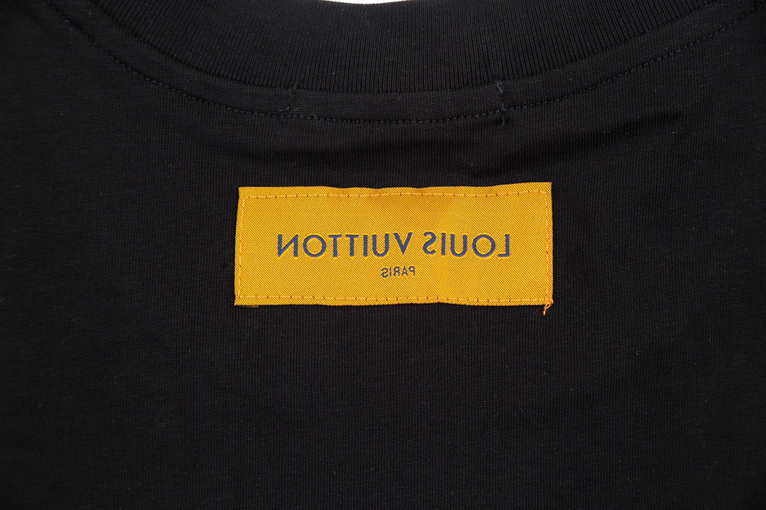 LV clothing-78