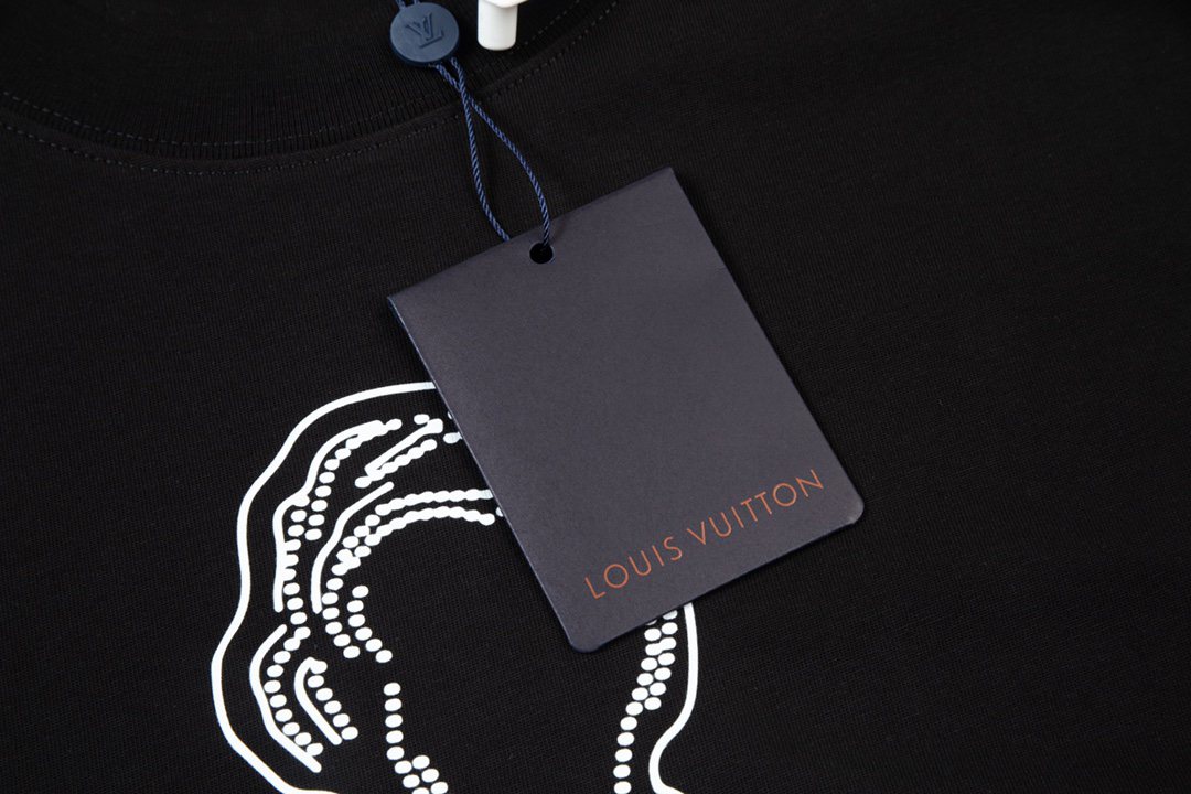 LV clothing-128