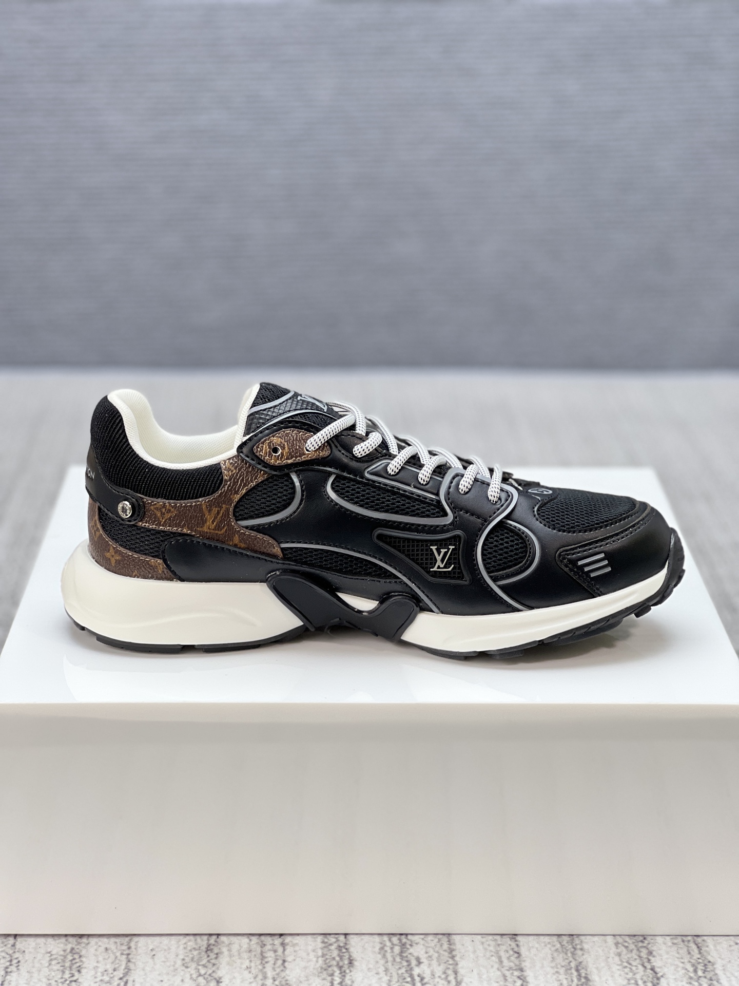Lv Sneakers-202