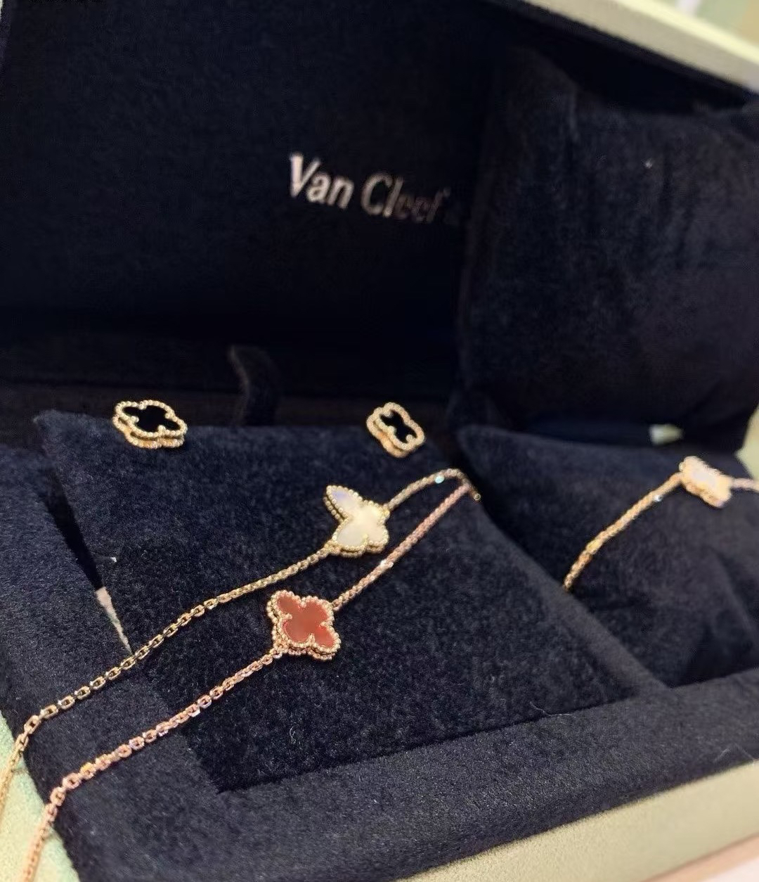 Van Cleef & Arpels earring-29