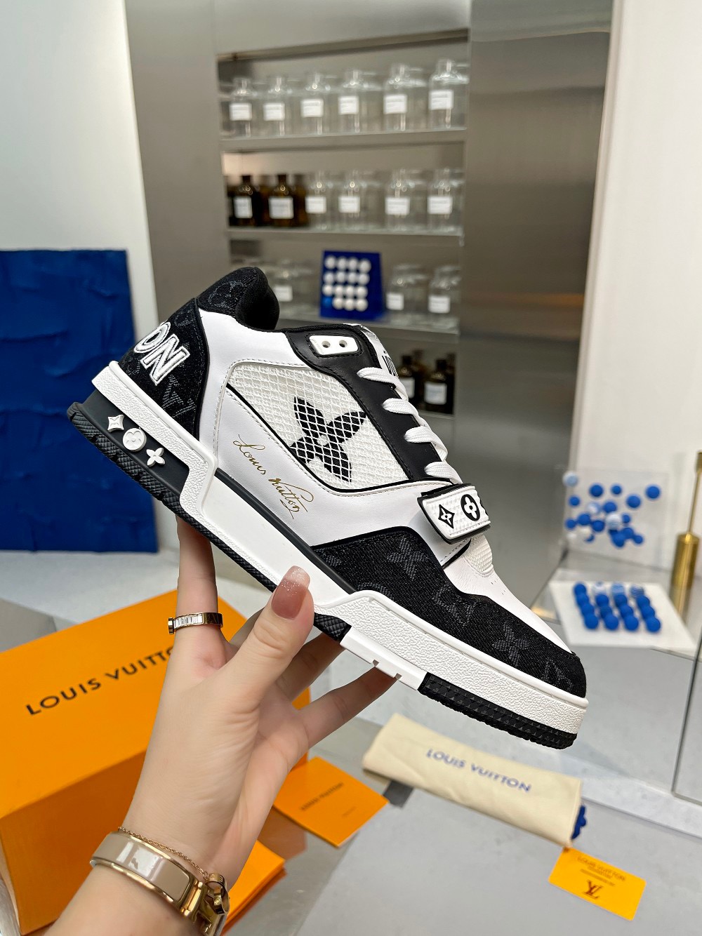 Lv Sneakers-158