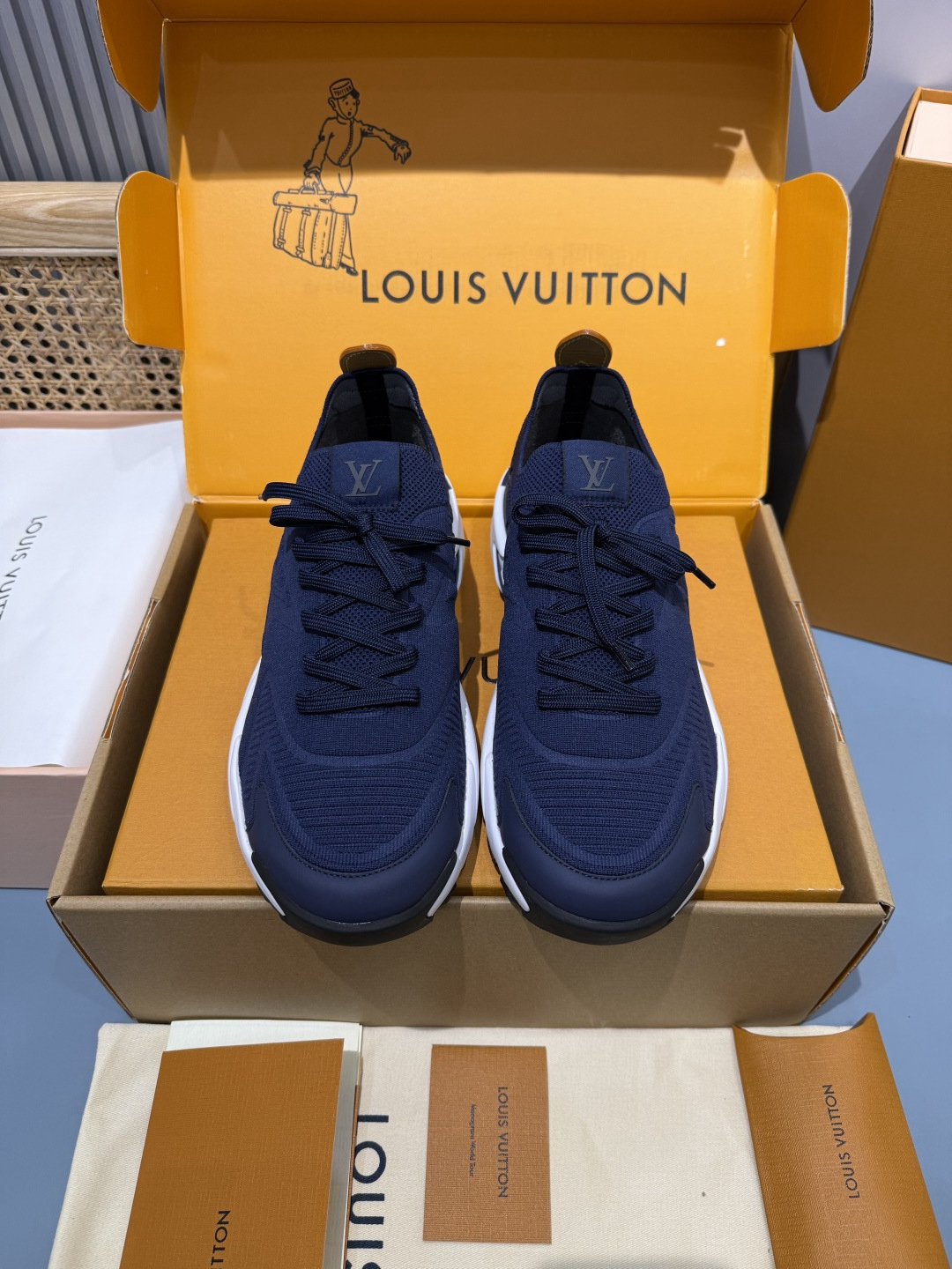 Lv Sneakers-174