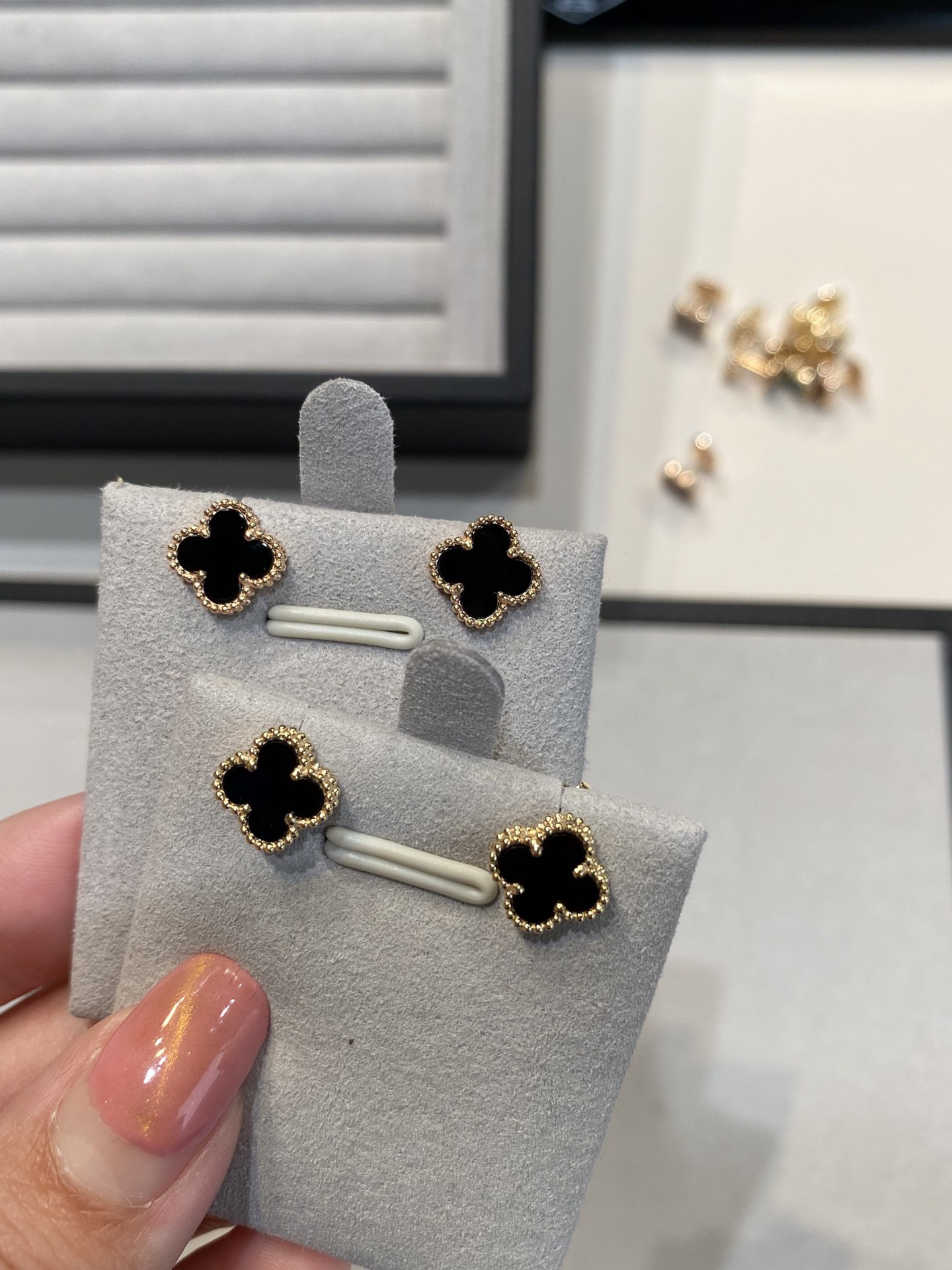 Van Cleef & Arpels earring-64