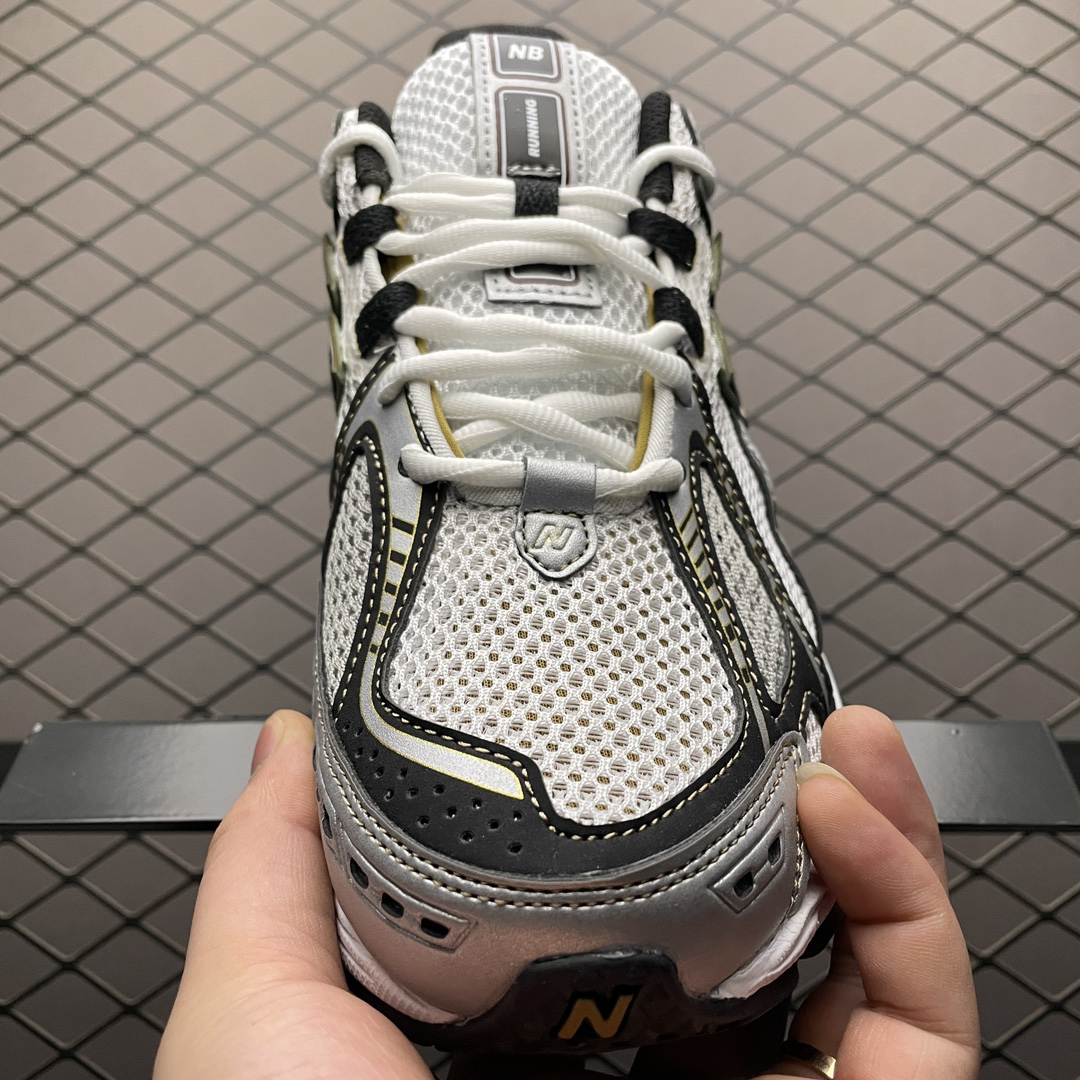 New Balance Sneakers-70