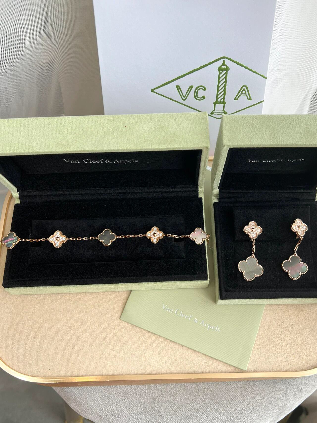 Van Cleef & Arpels earring-94