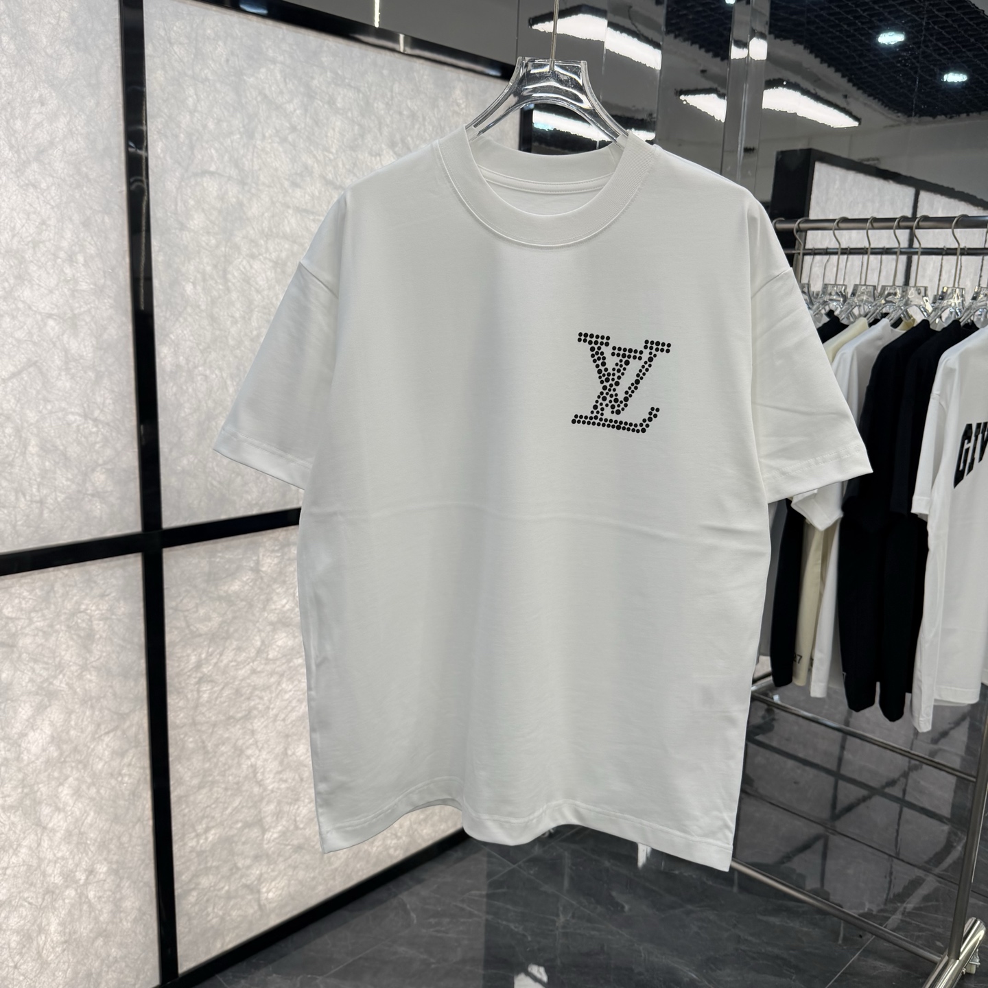 LV clothing-163