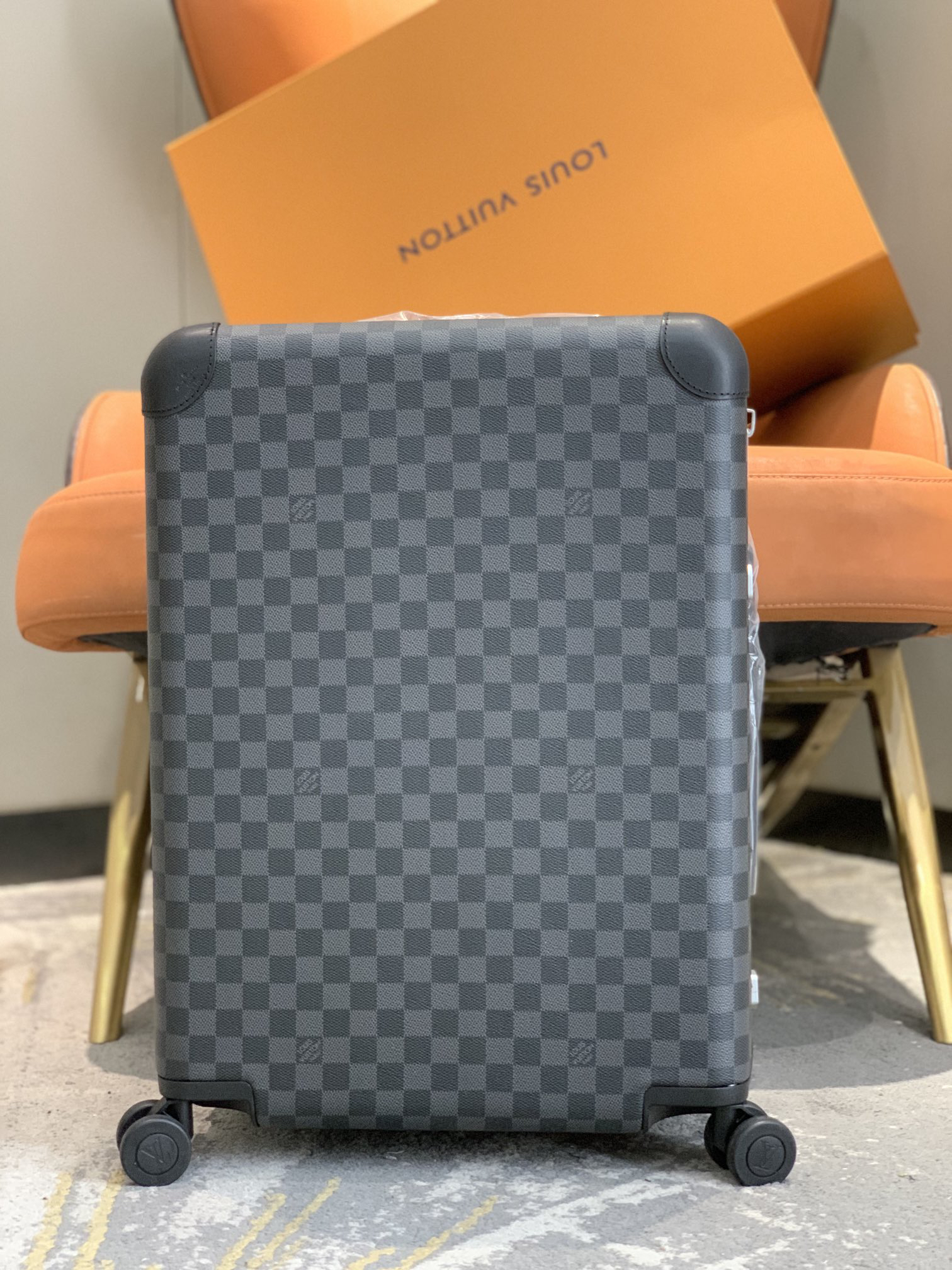 LV luggage-74