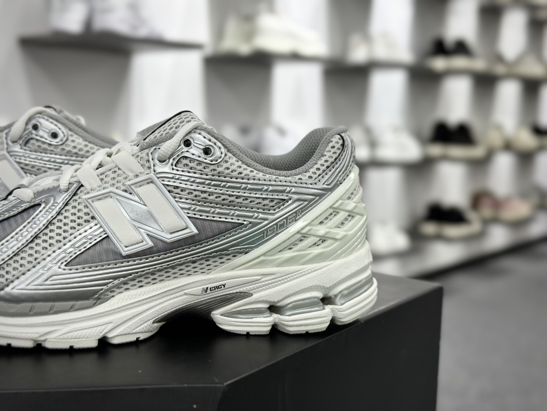 New Balance Sneakers-25