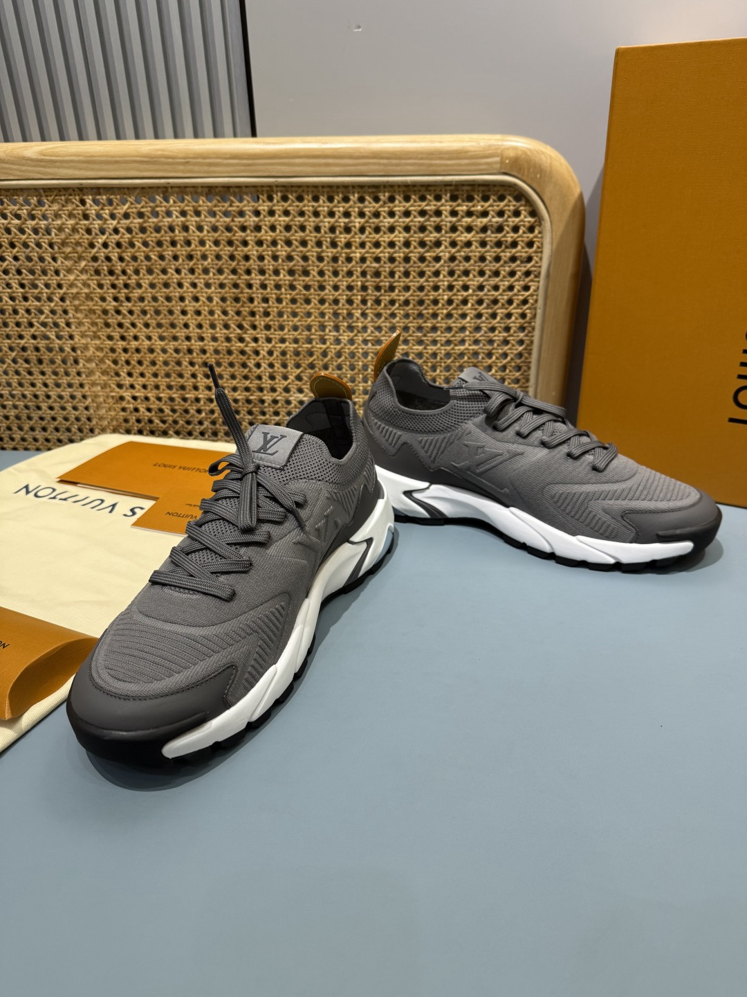 Lv Sneakers-180