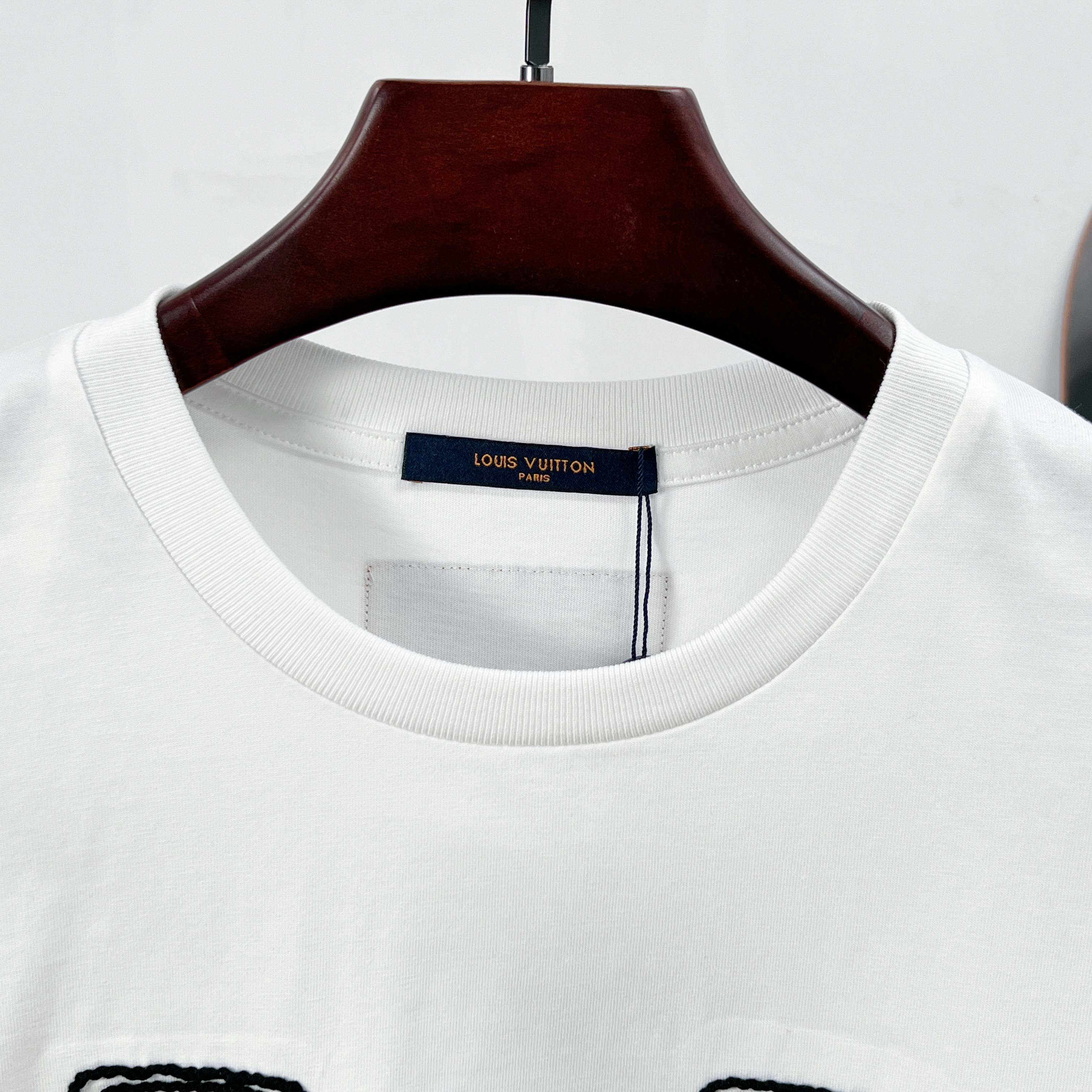 LV clothing-91