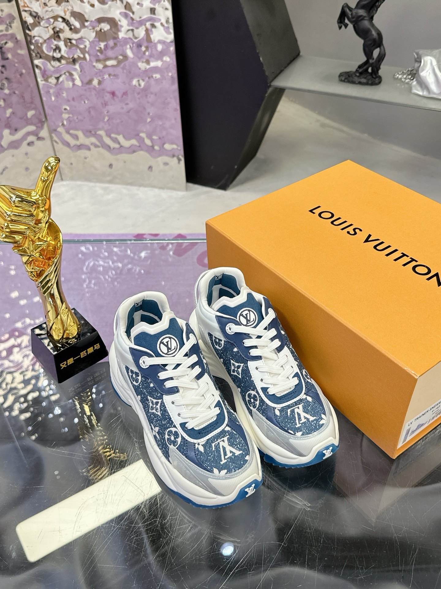 Lv Sneakers-205