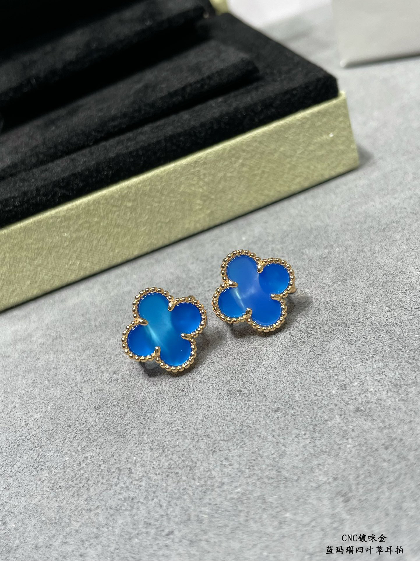 Van Cleef & Arpels earring-28