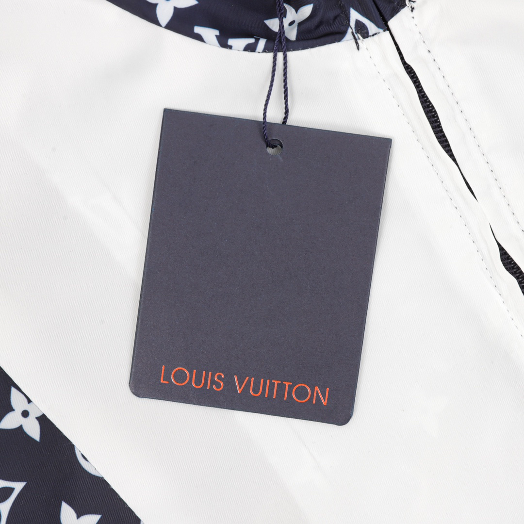 LV Clothing-332