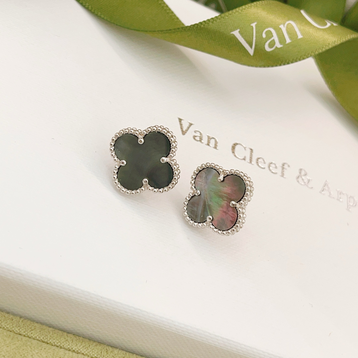 Van Cleef & Arpels earring-44