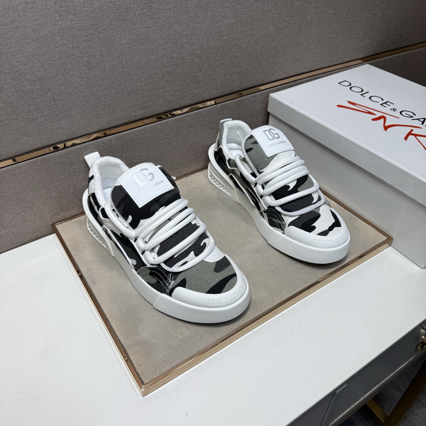 D&G Sneakers-211