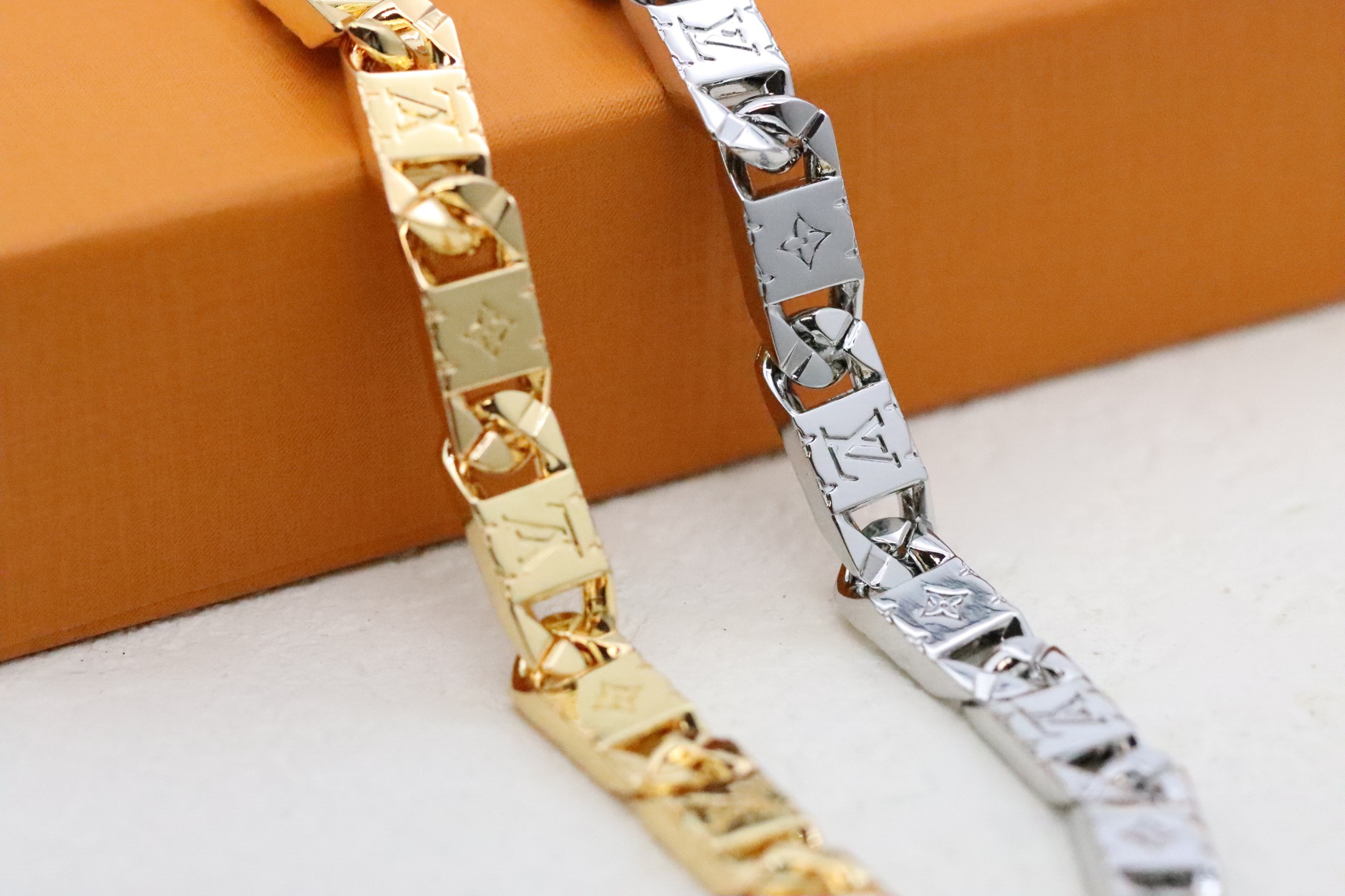 LV necklace-29