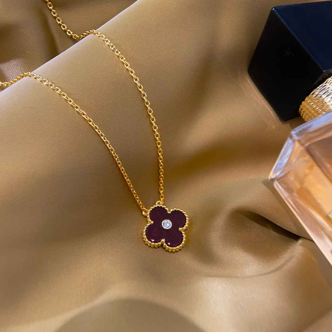 Van Cleef & Arpels necklace-140
