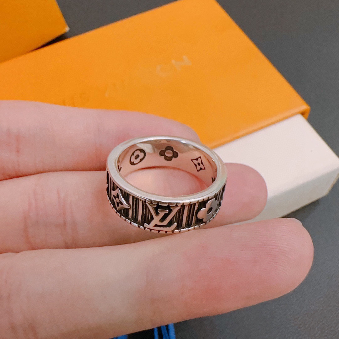 LV ring-69