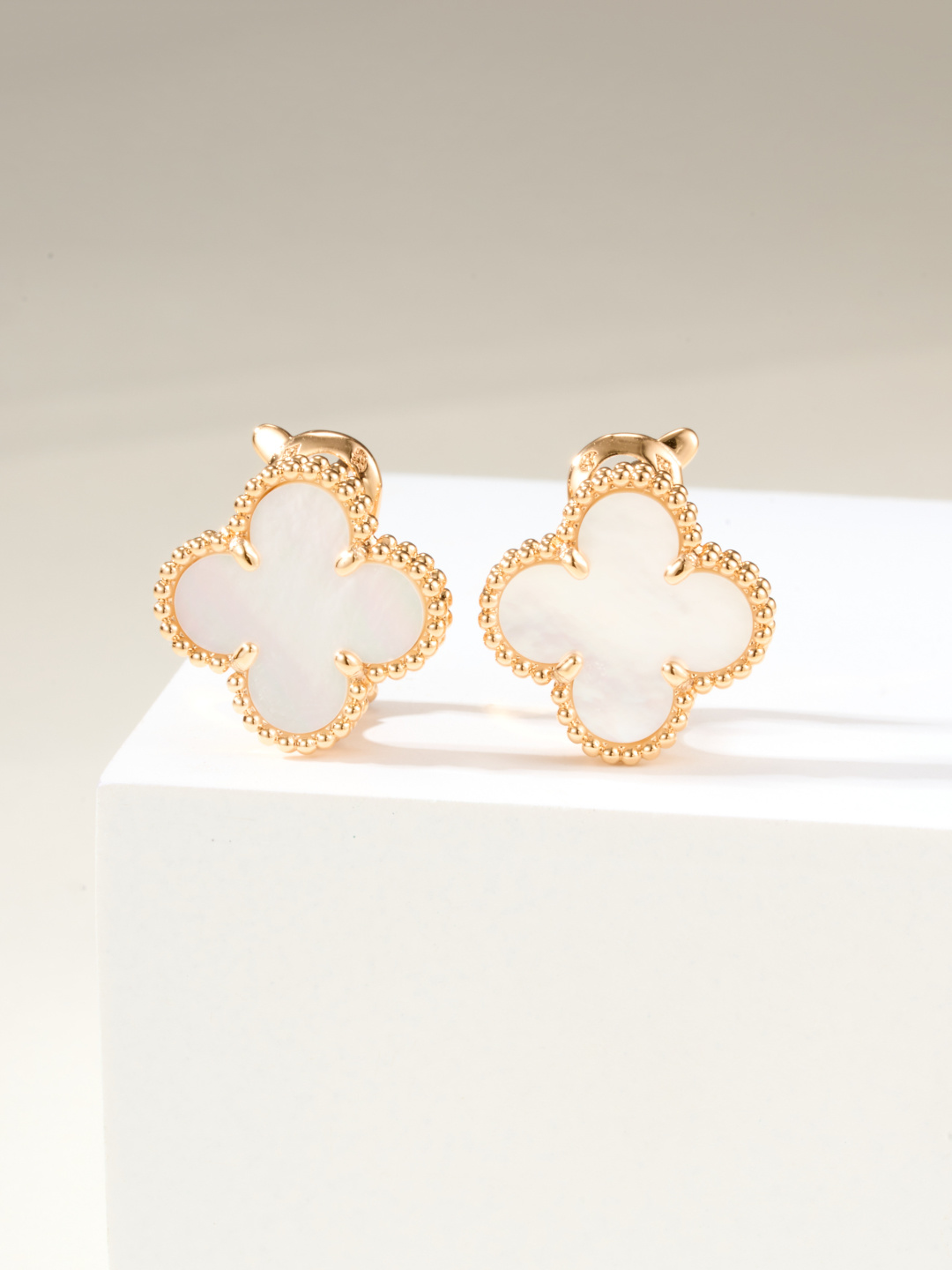 Van Cleef & Arpels earring-20