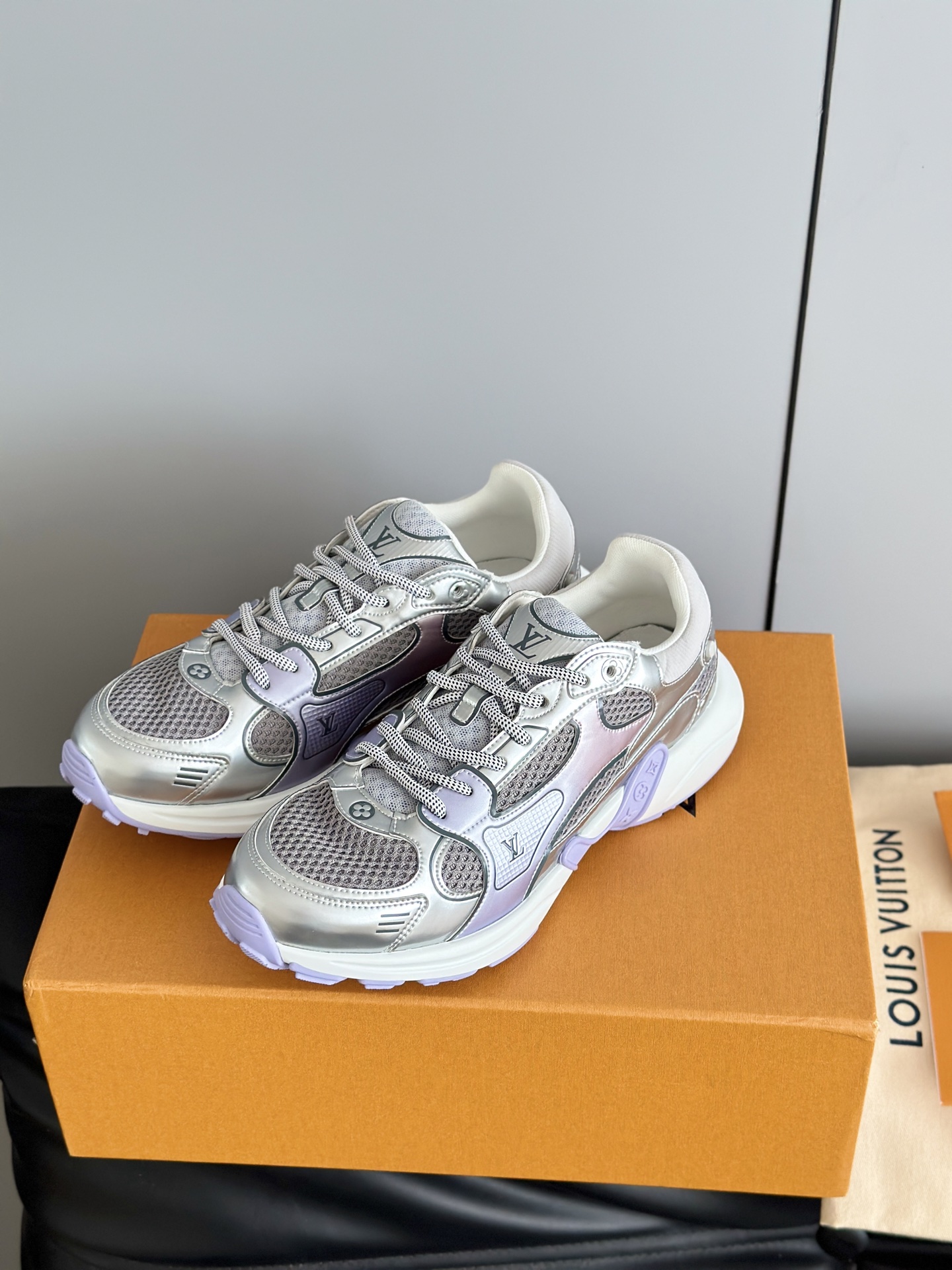 Lv Sneakers-210