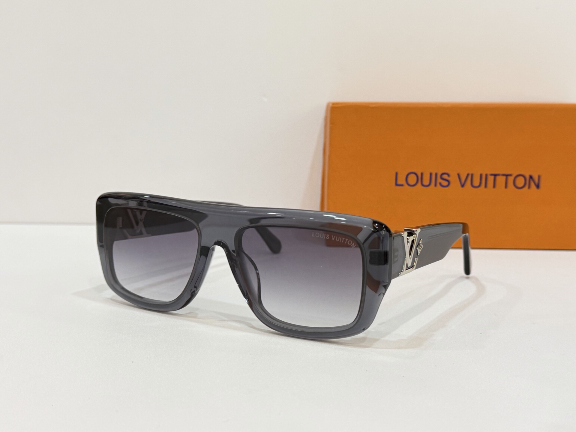 LV glasses-70