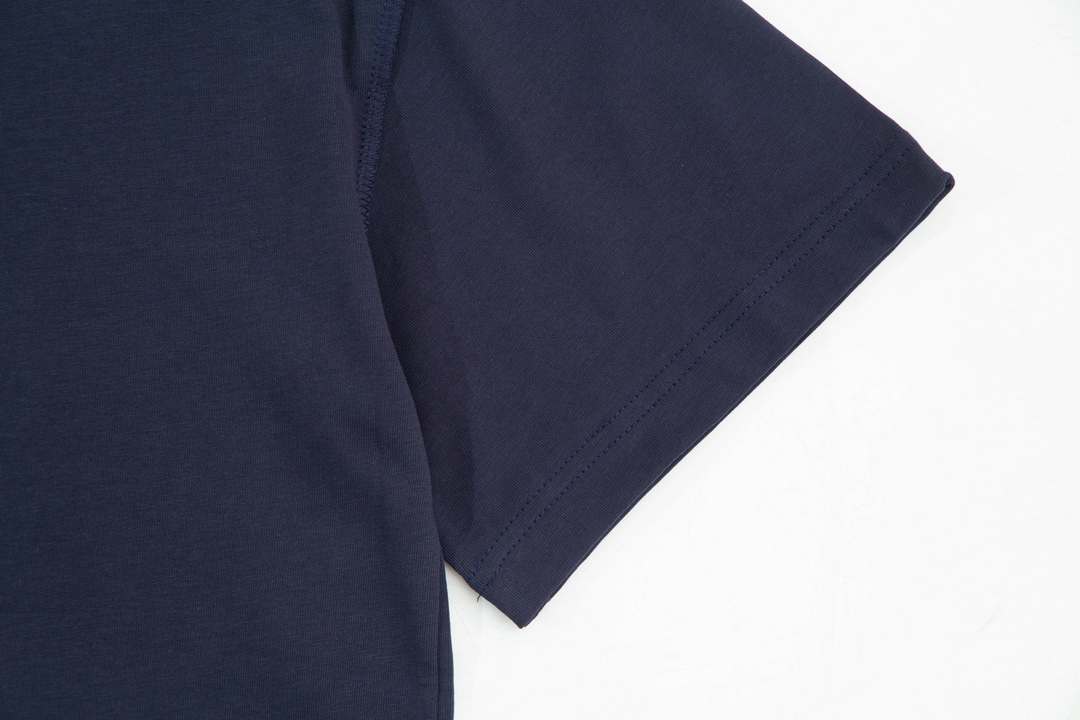 LV clothing-79